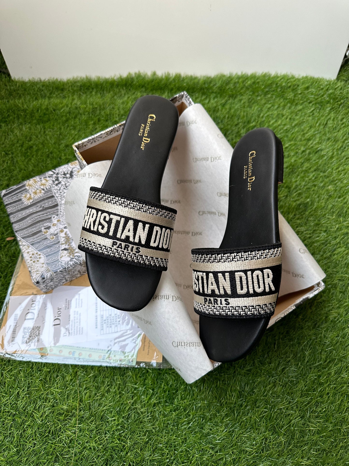 Di*r Embroidery Slide