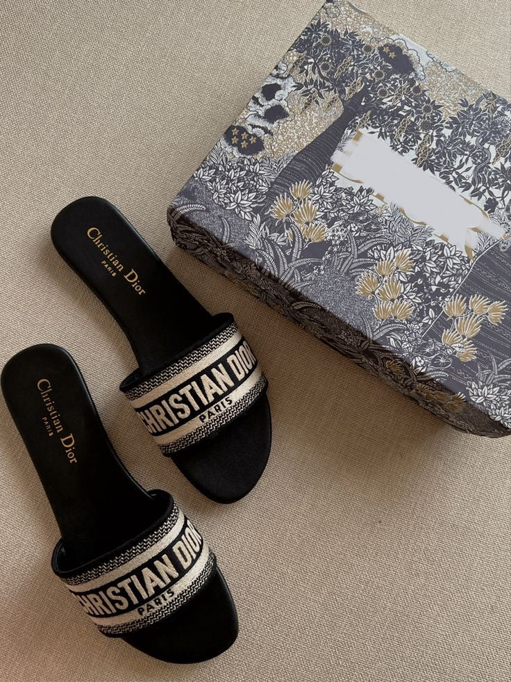 Di*r Embroidery Slipper