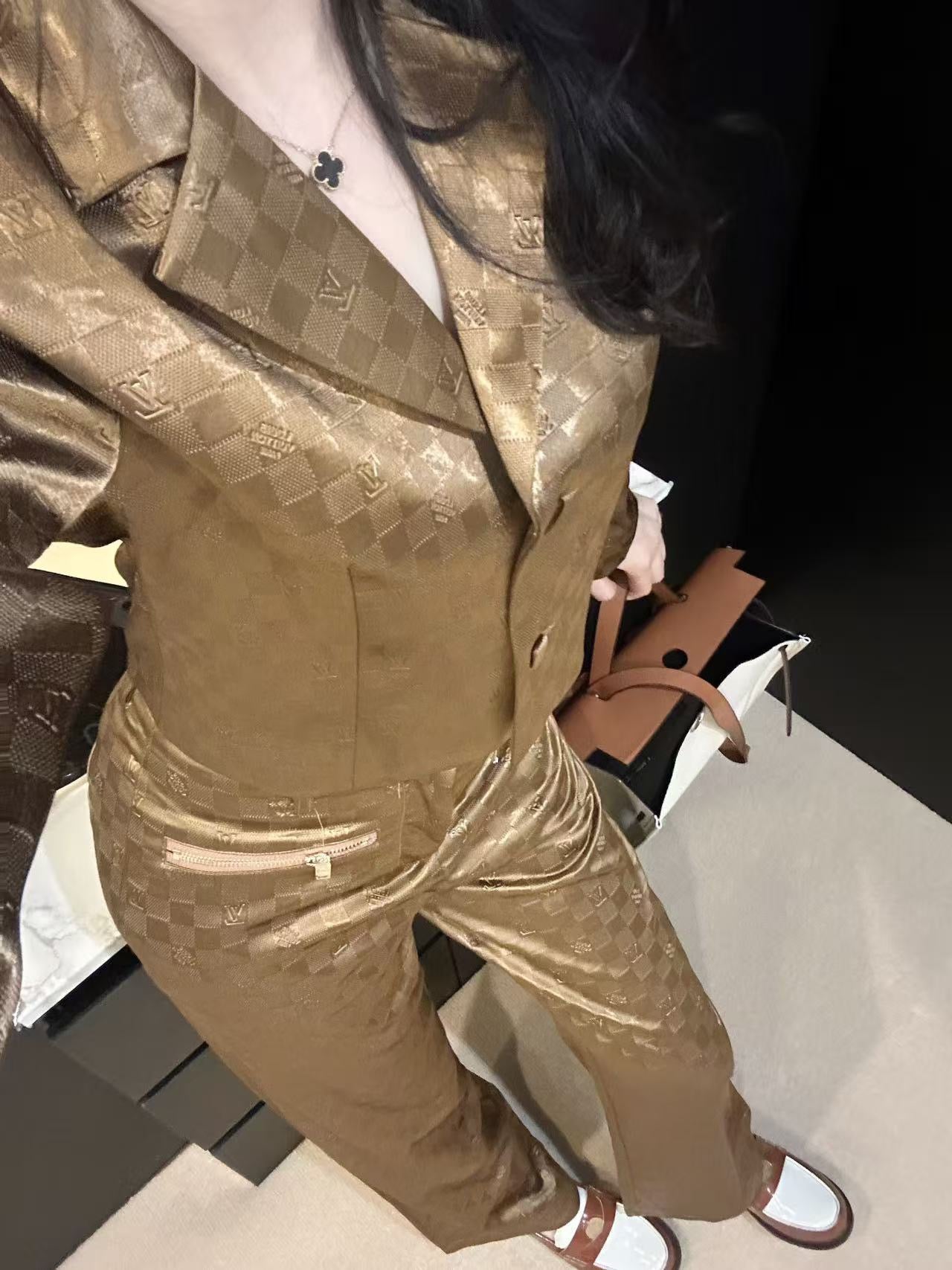 Lv Daily wear Suit ( 2 Colours )