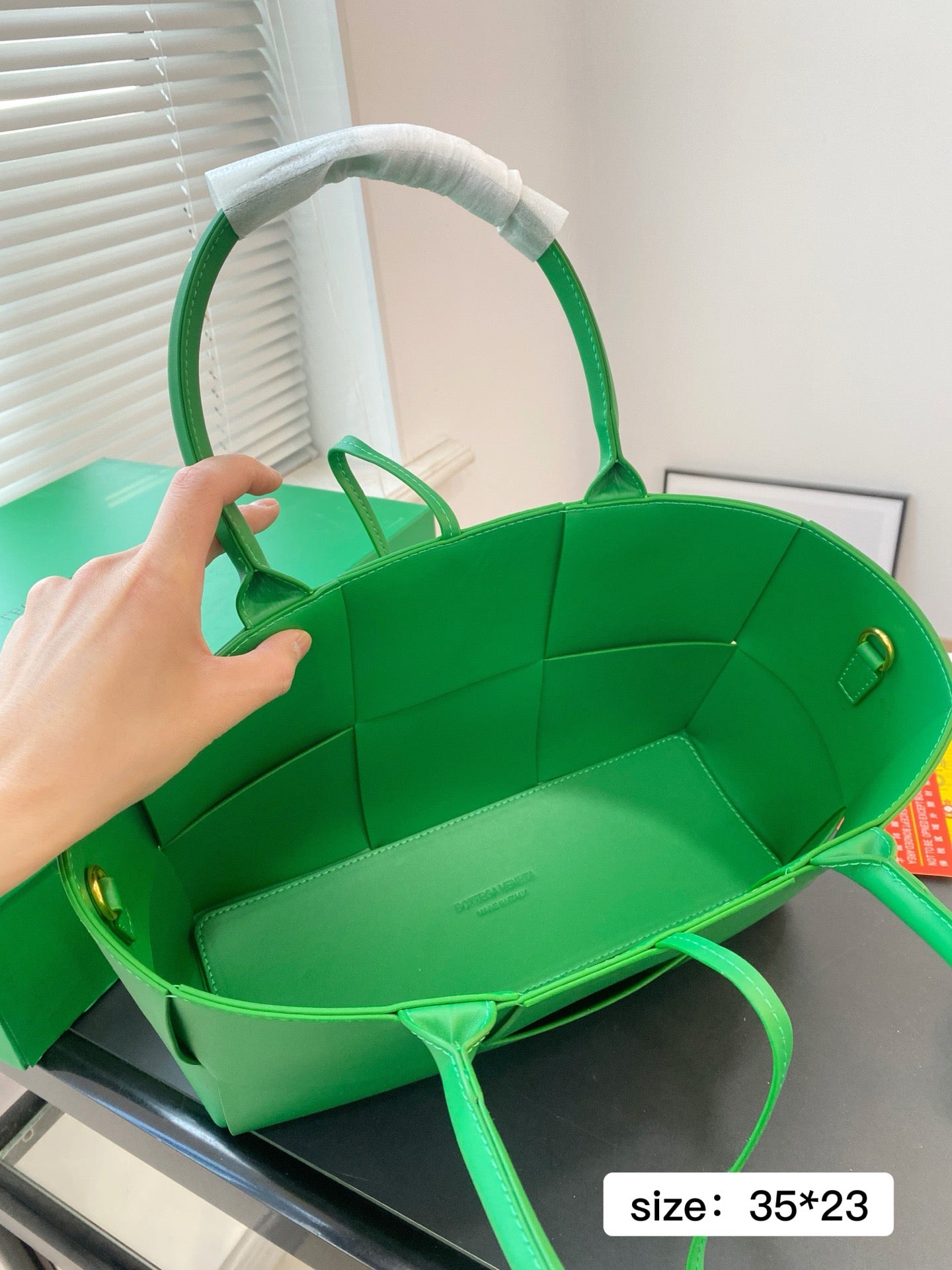 B*ttega Veneta Famous Handbag