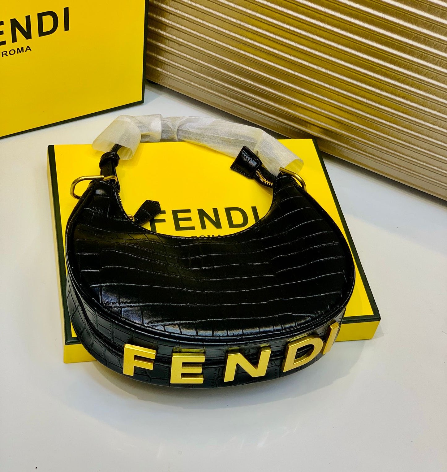 Fe*di Round Bag ( 6 Shades )