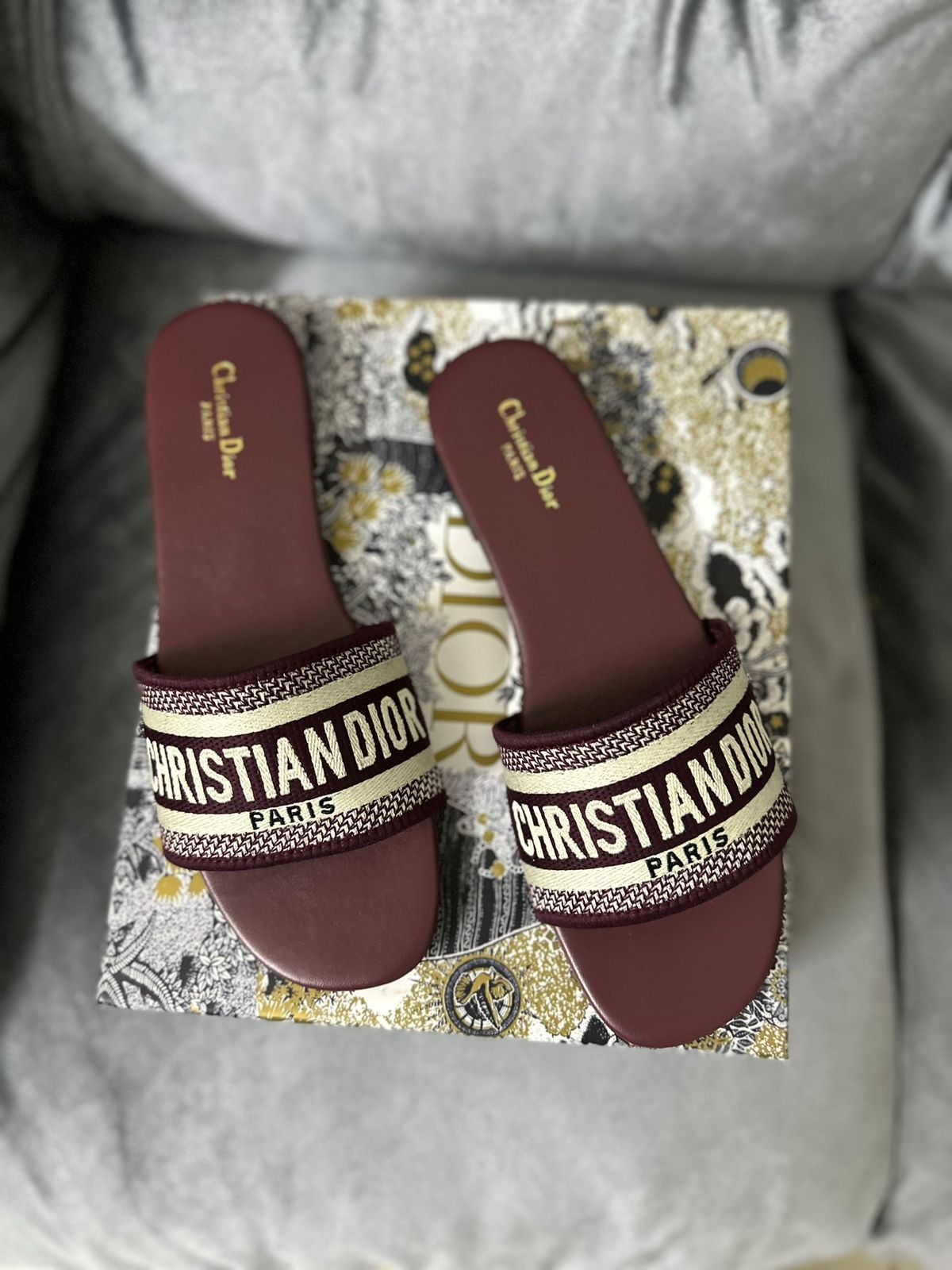 Di*r Embroidery Slide