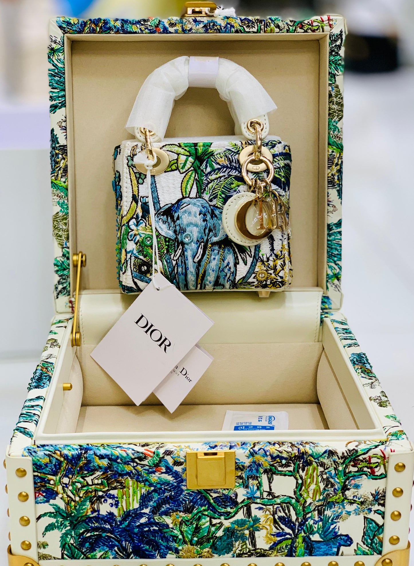 Di*or Limited Edition