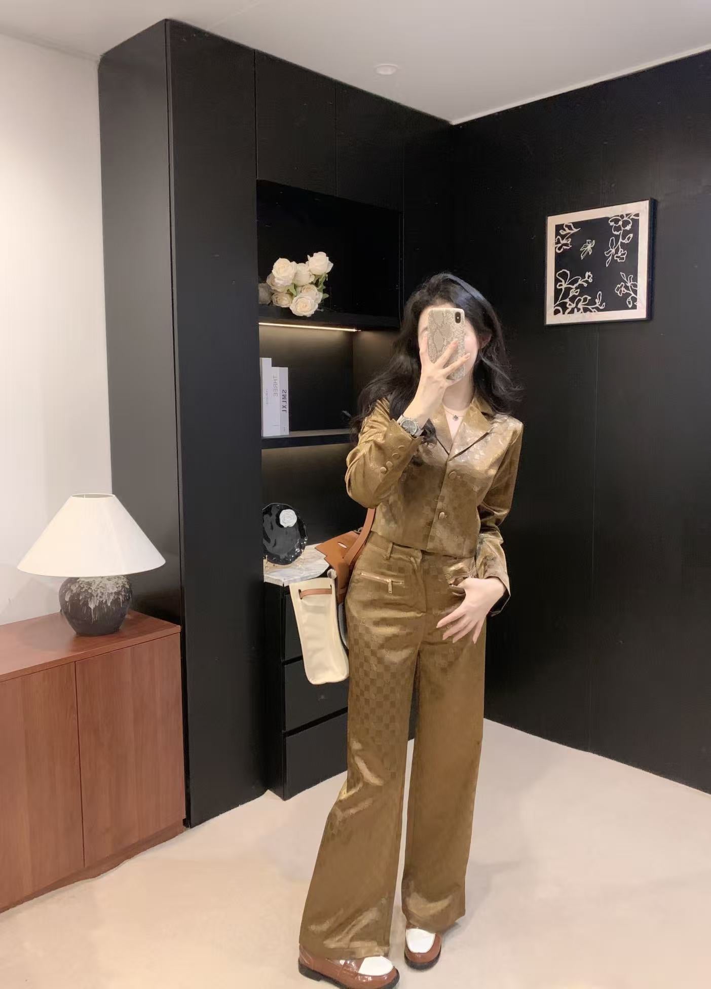 Lv Daily wear Suit ( 2 Colours )