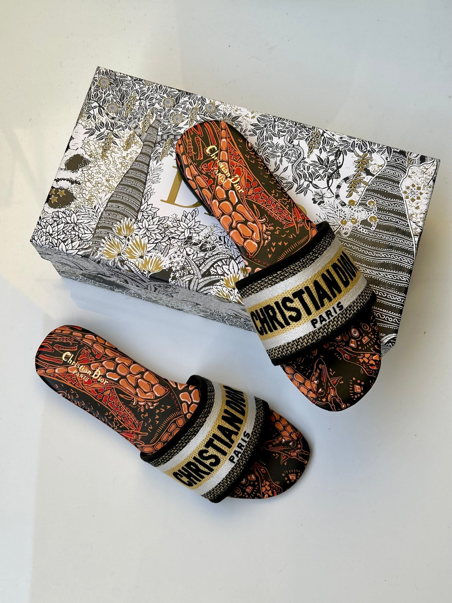 Di*r Embroidery Slide