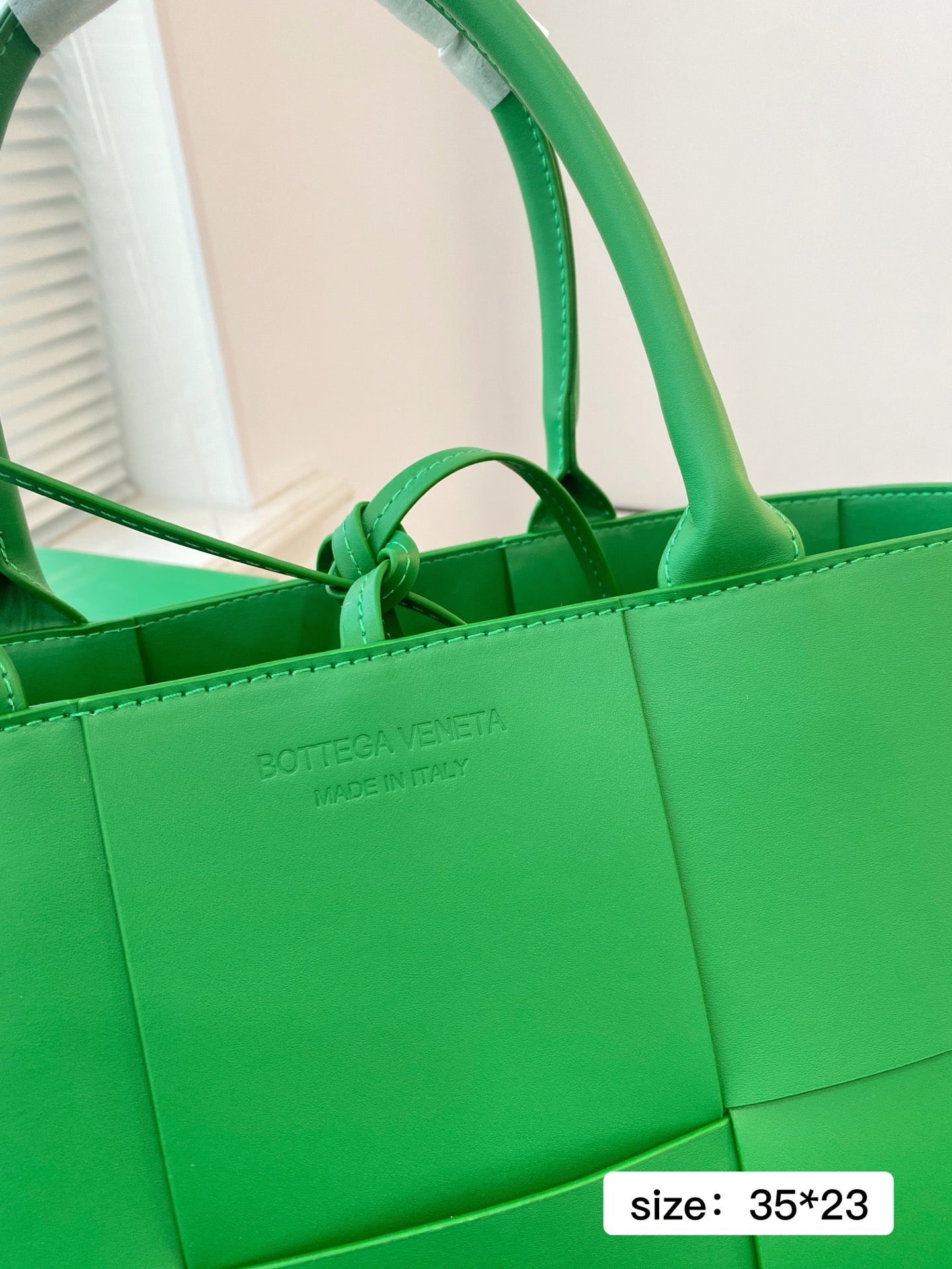 B*ttega Veneta Famous Handbag