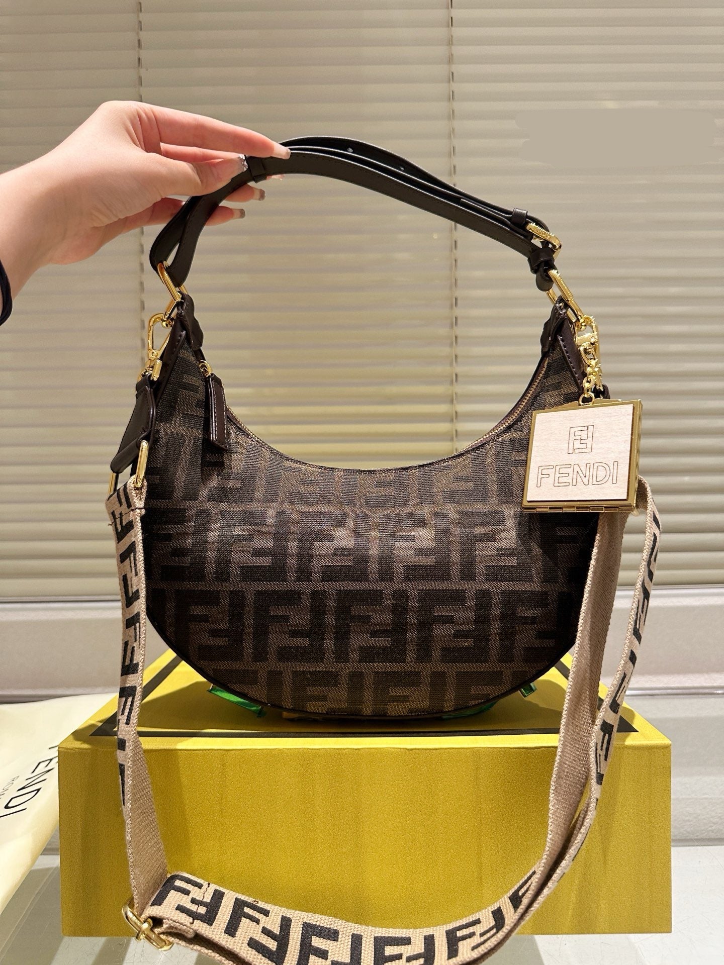 Fe*di Shoulder Bag ( 3 Colours )