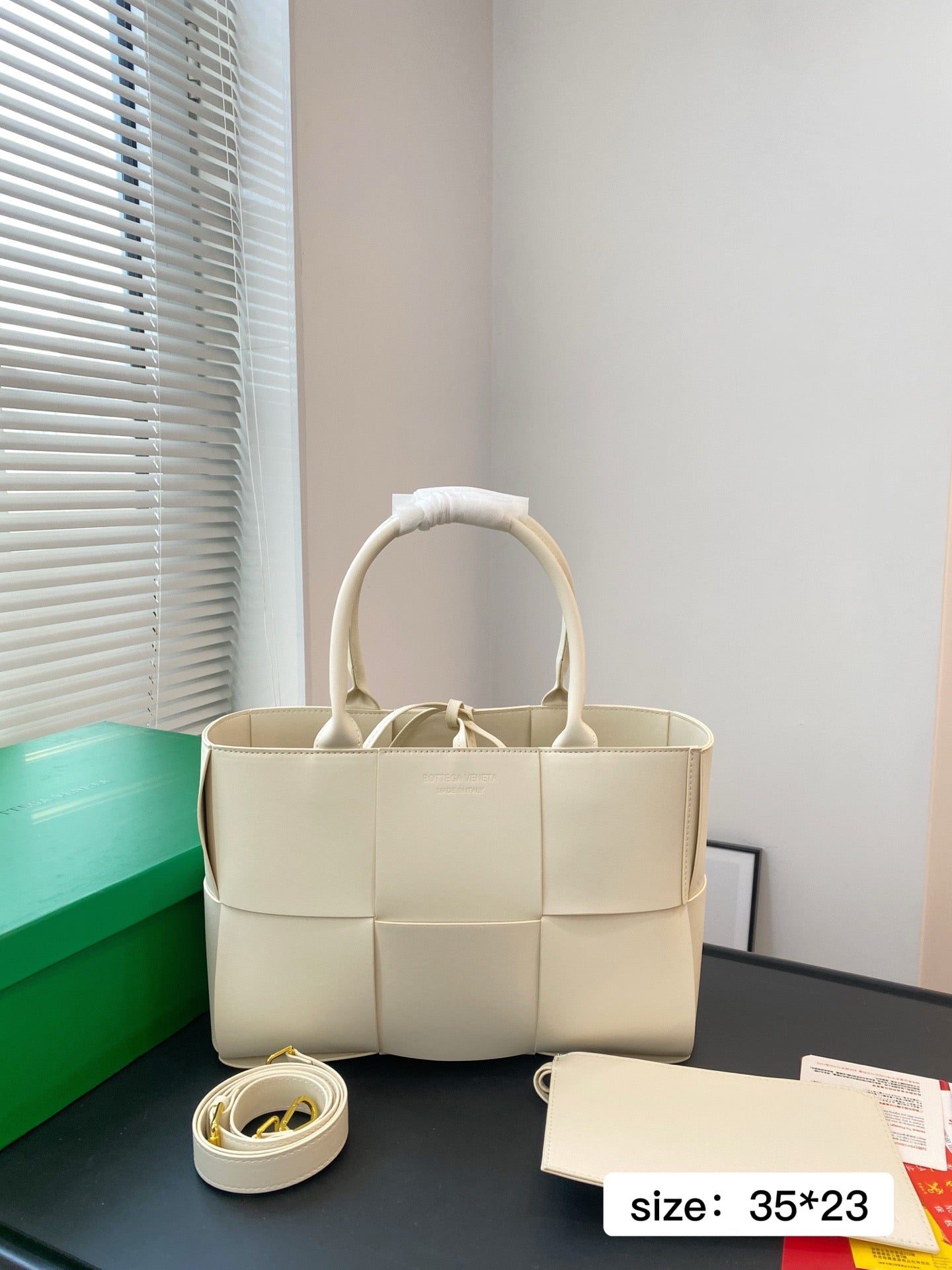 B*ttega Veneta Famous Handbag