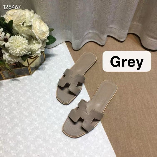 H*rmes Slipper in Grey