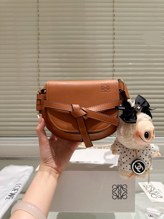 Lo*we Saddle Crossbody Bag ( 2 Colours )