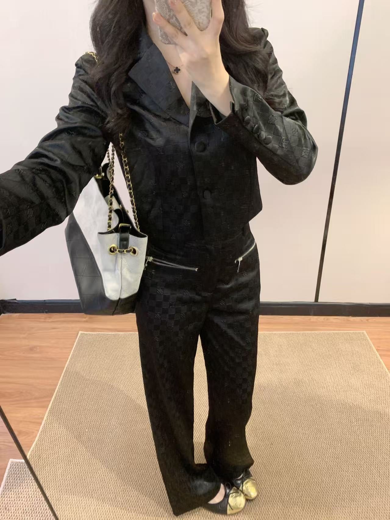 Lv Daily wear Suit ( 2 Colours )