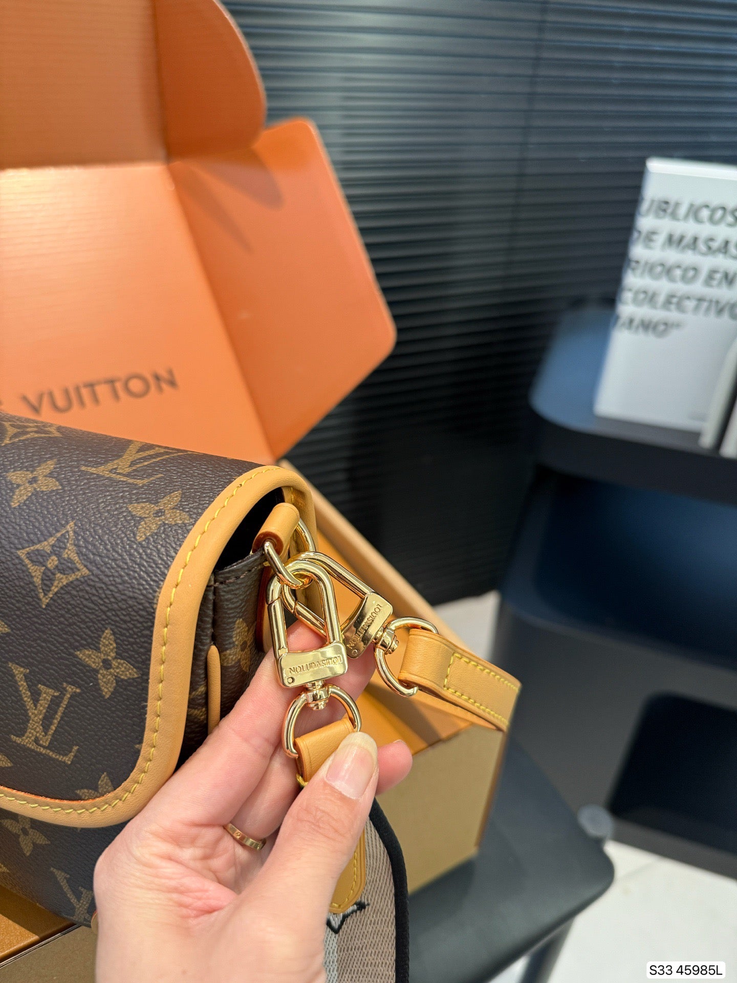 Lv Sidebag
