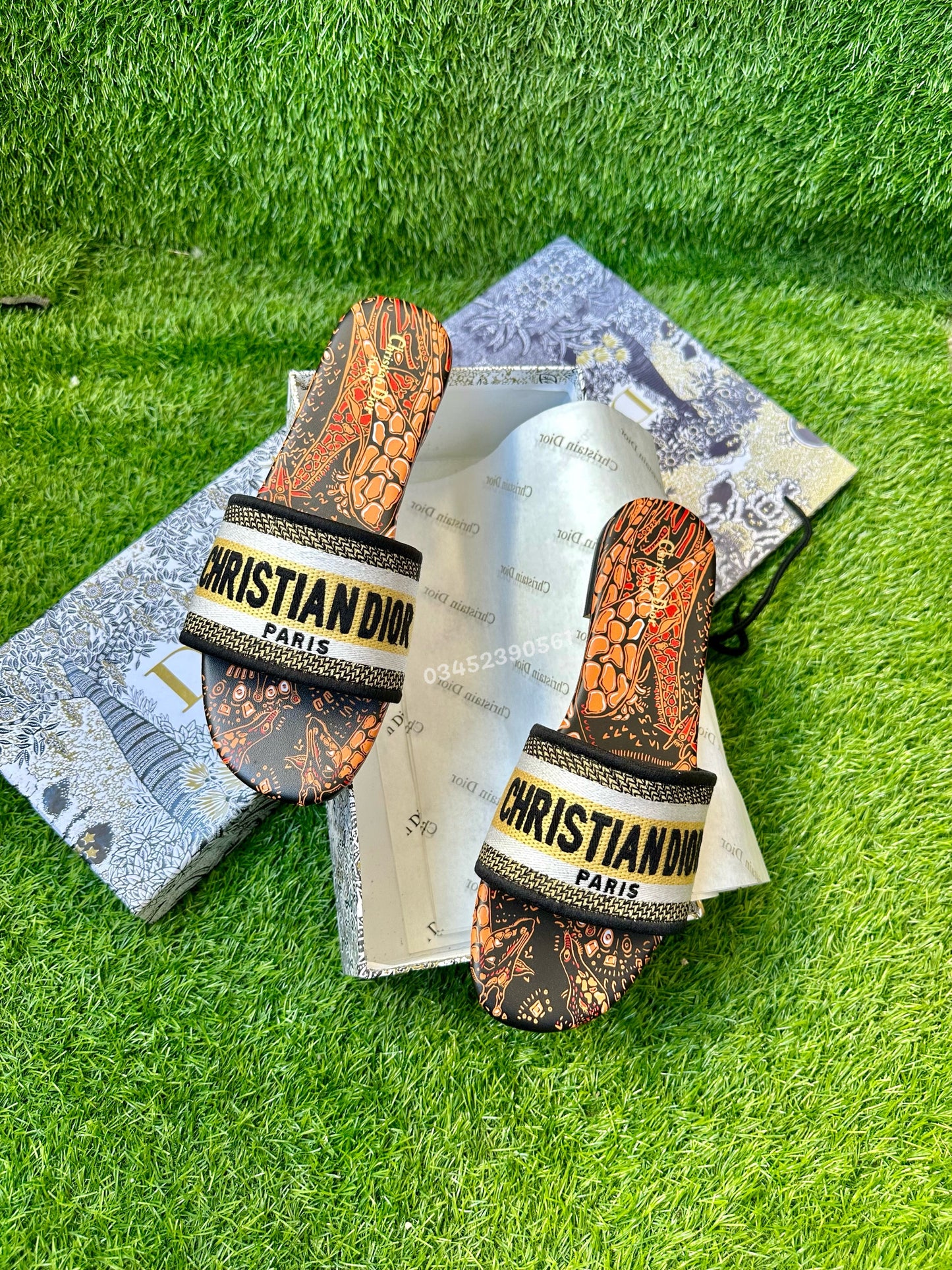 Di*r Embroidery Slide