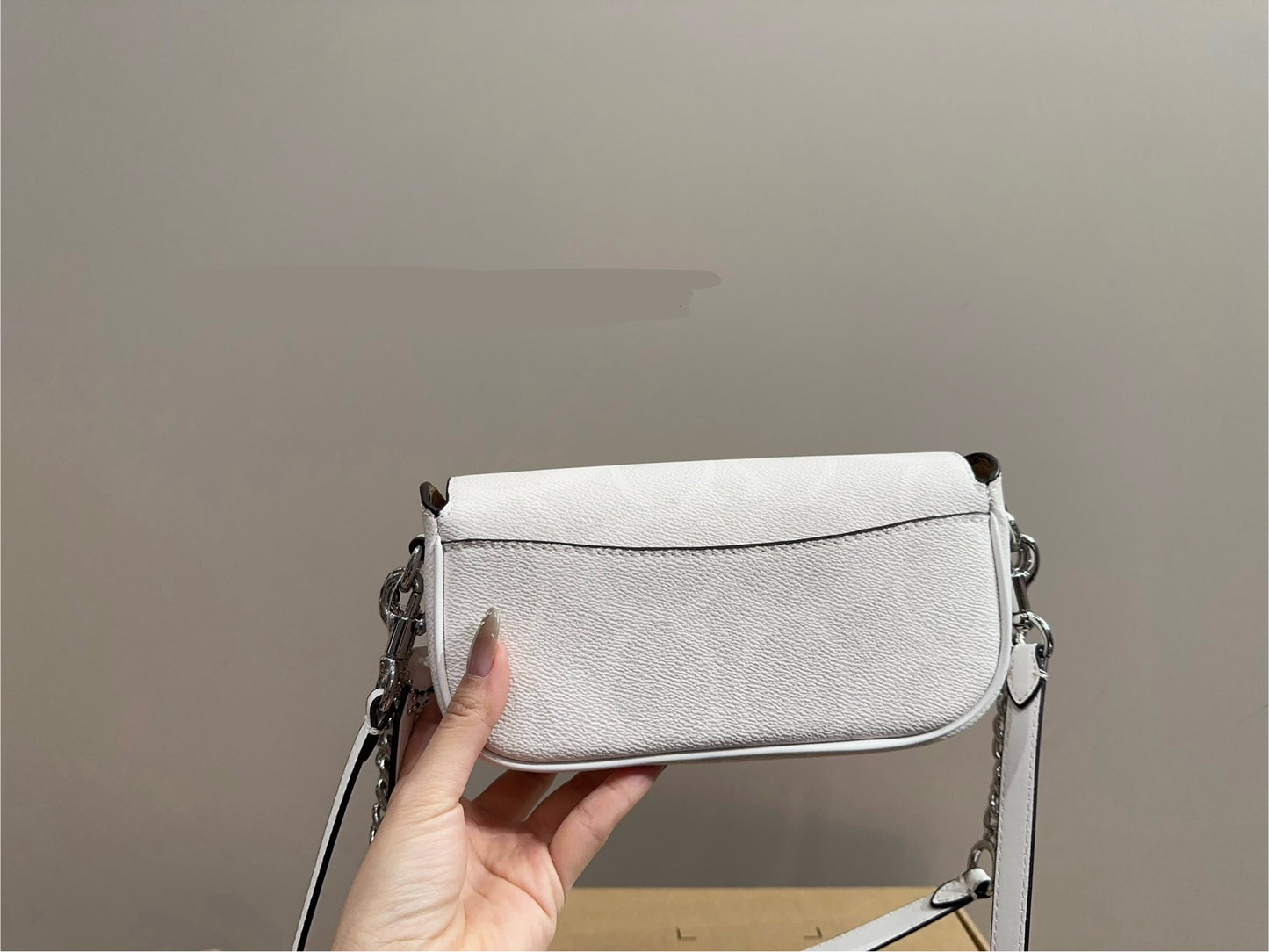 C*ach Cross Body Bag ( 4 Shades )