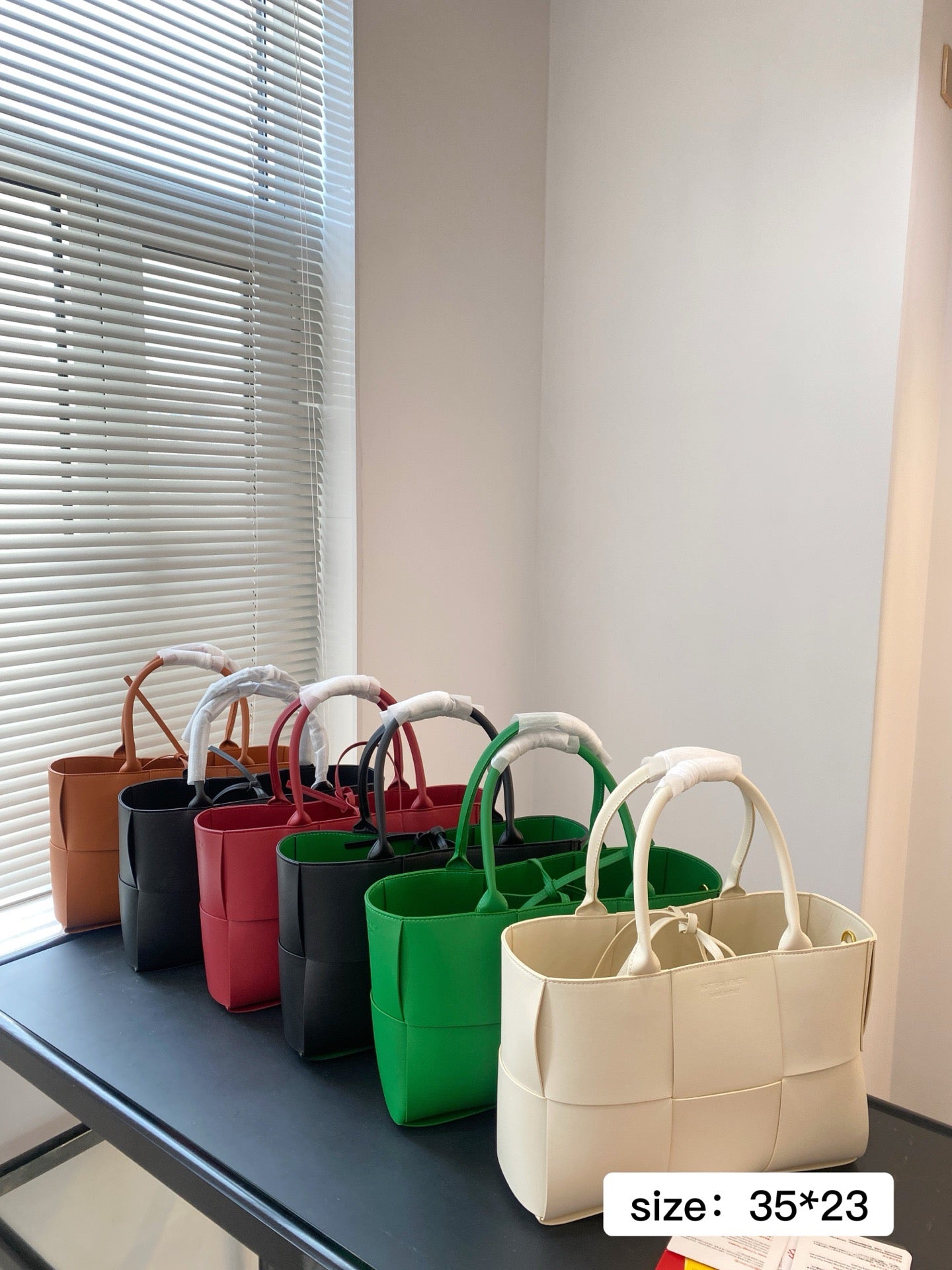 B*ttega Veneta Famous Handbag