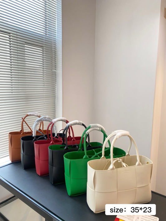 B*ttega Veneta Famous Handbag