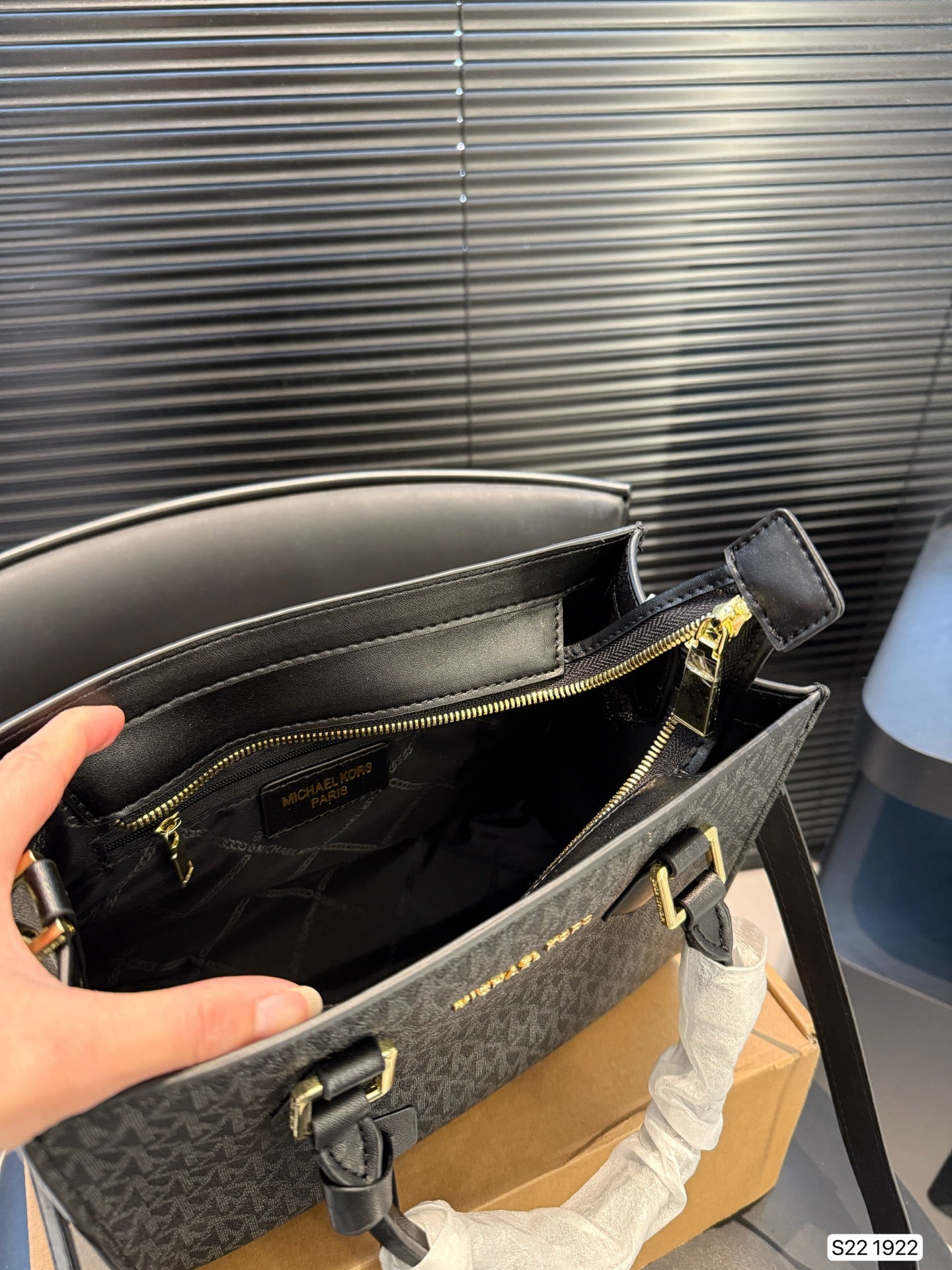 MK Most Demanding Handbags ( 4 Colours )