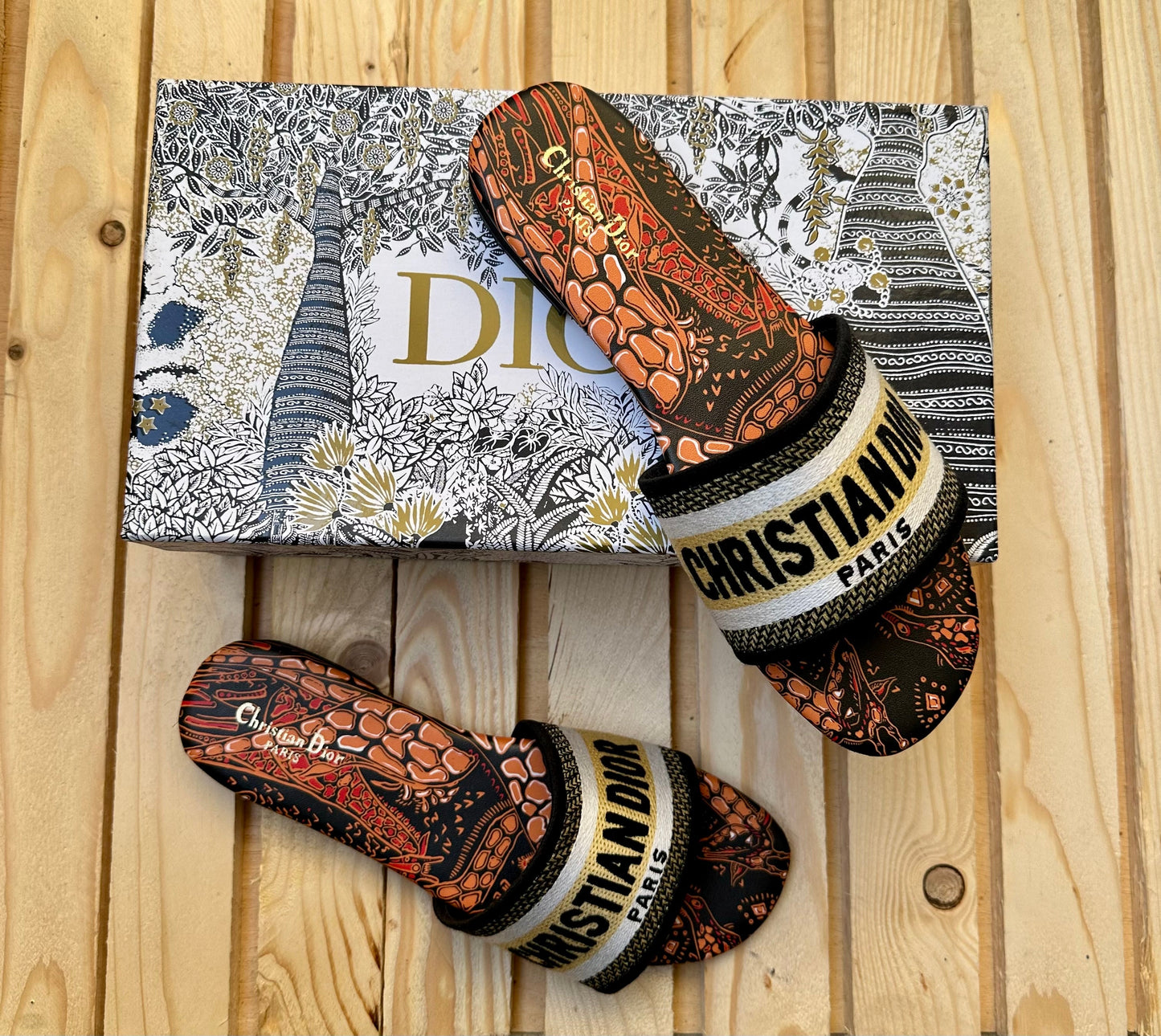 Di*r Embroidery Slide