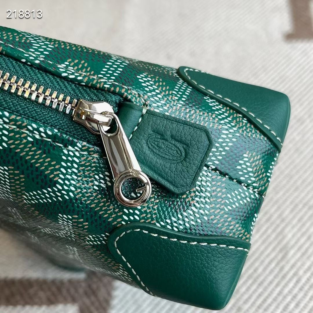 G*yard Vendome Pouch

Mini shell-shaped bag