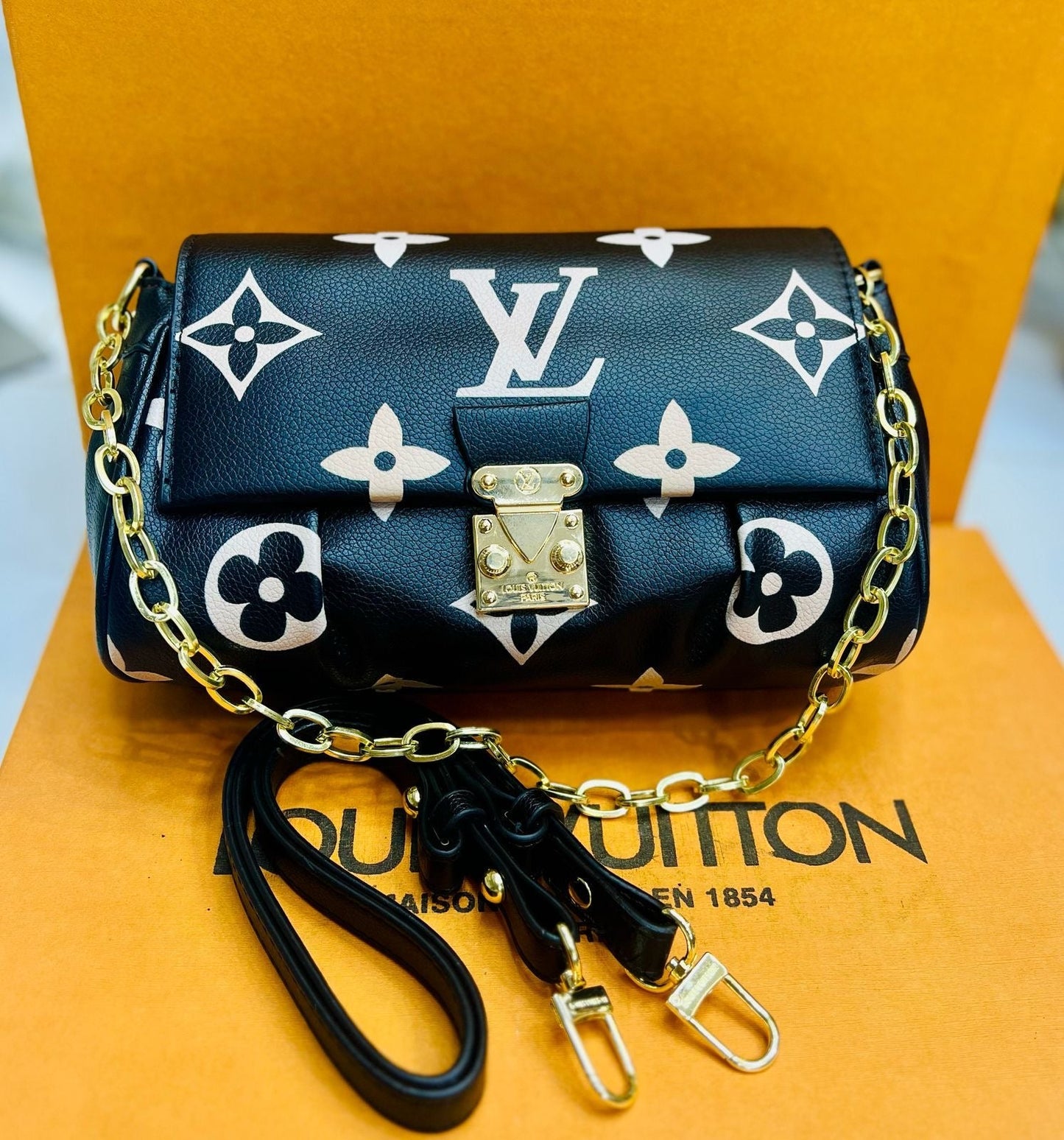 Lv Shoulder Bag ( 5 Shades )