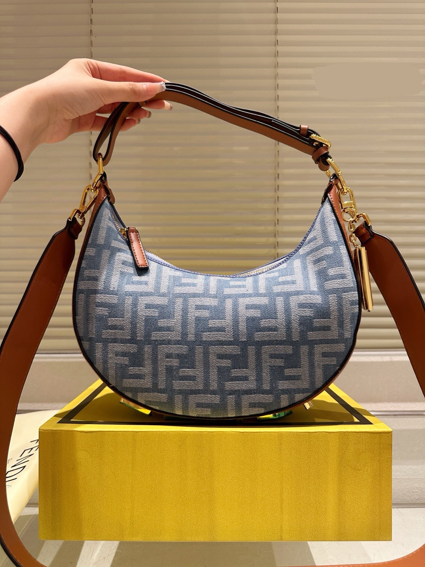 Fe*di Shoulder Bag ( 3 Colours )