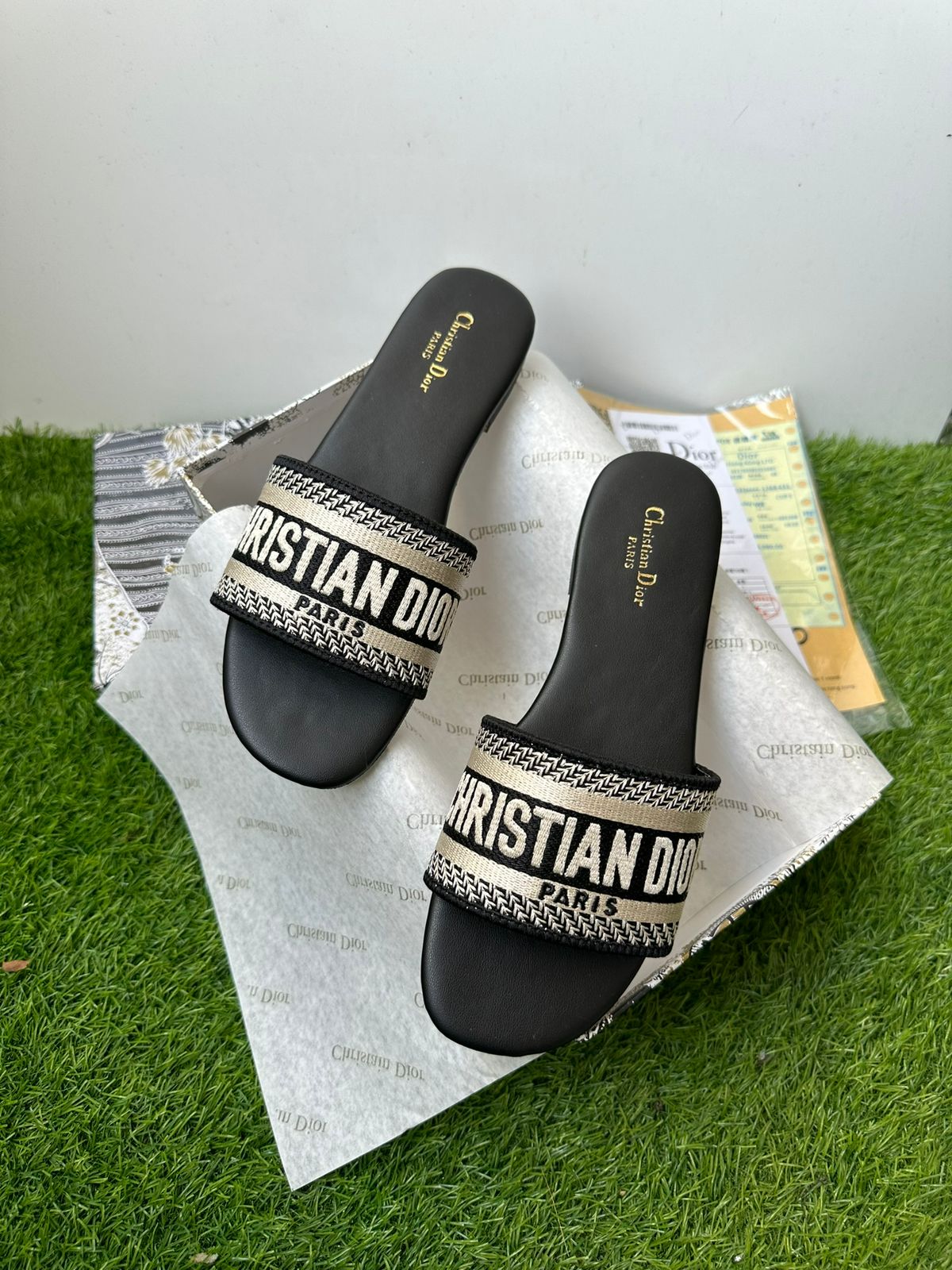 Di*r Embroidery Slide