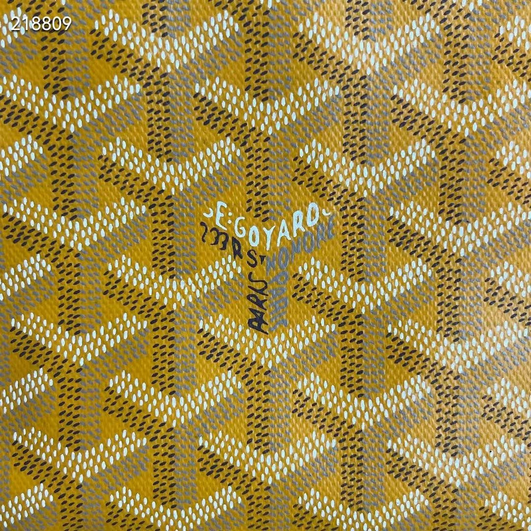 G*yard Vendome Pouch

Mini shell-shaped bag