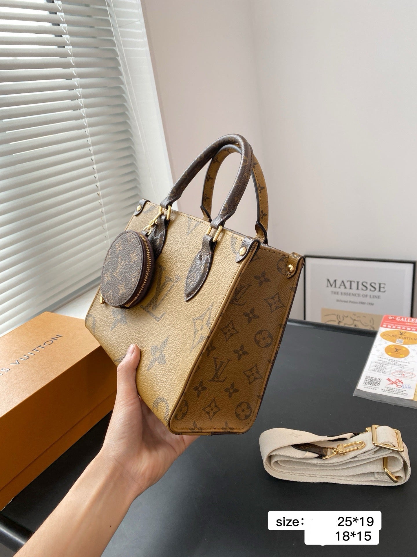 Lv Most Famous On the Go Bag ( 2 Sizes )