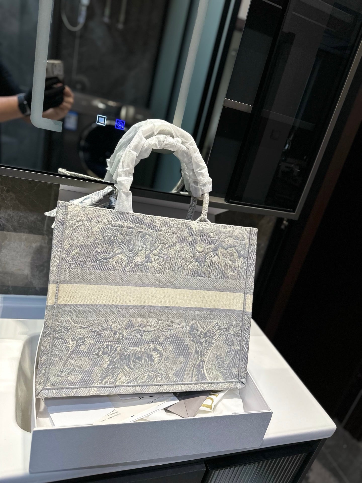 Di*r Embroidery Tote Bag ( 3 Sizes )