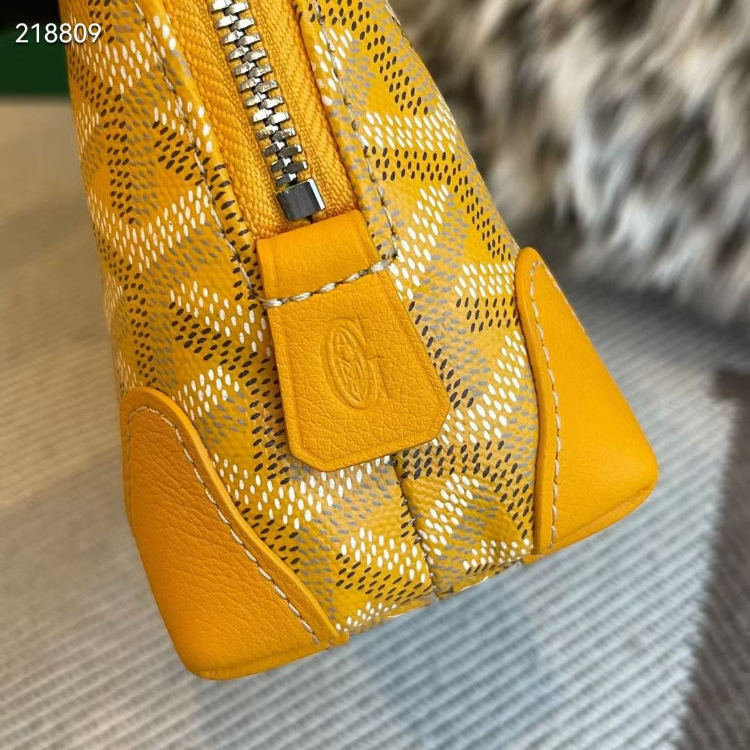 G*yard Vendome Pouch

Mini shell-shaped bag