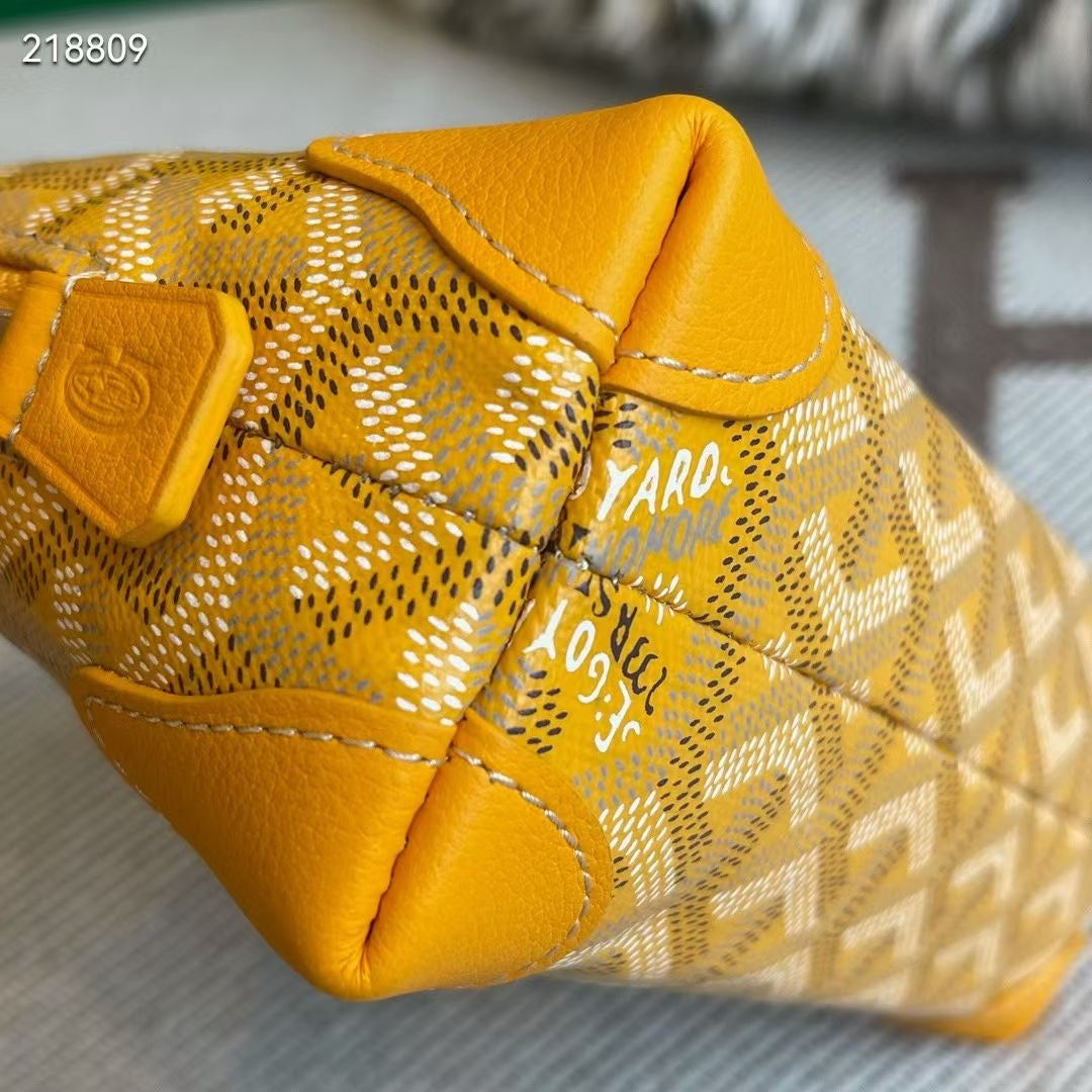 G*yard Vendome Pouch

Mini shell-shaped bag