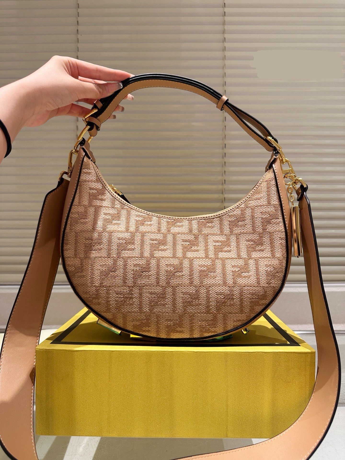 Fe*di Shoulder Bag ( 3 Colours )