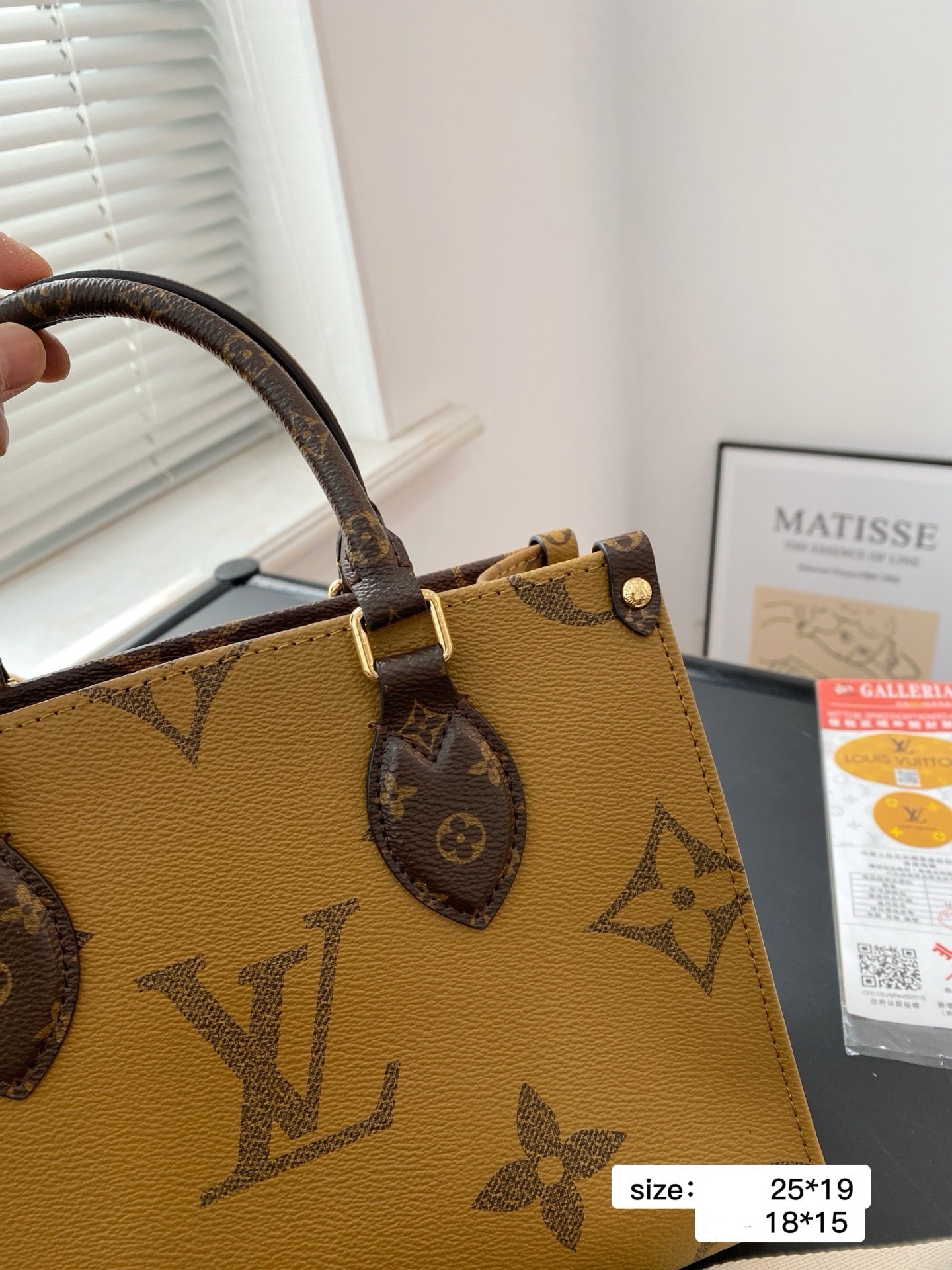 Lv Most Famous On the Go Bag ( 2 Sizes )