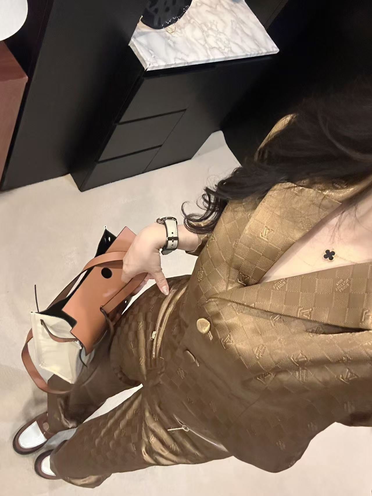 Lv Daily wear Suit ( 2 Colours )