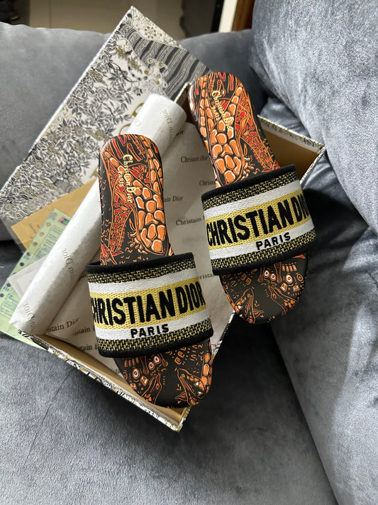 Di*r Embroidery Slide