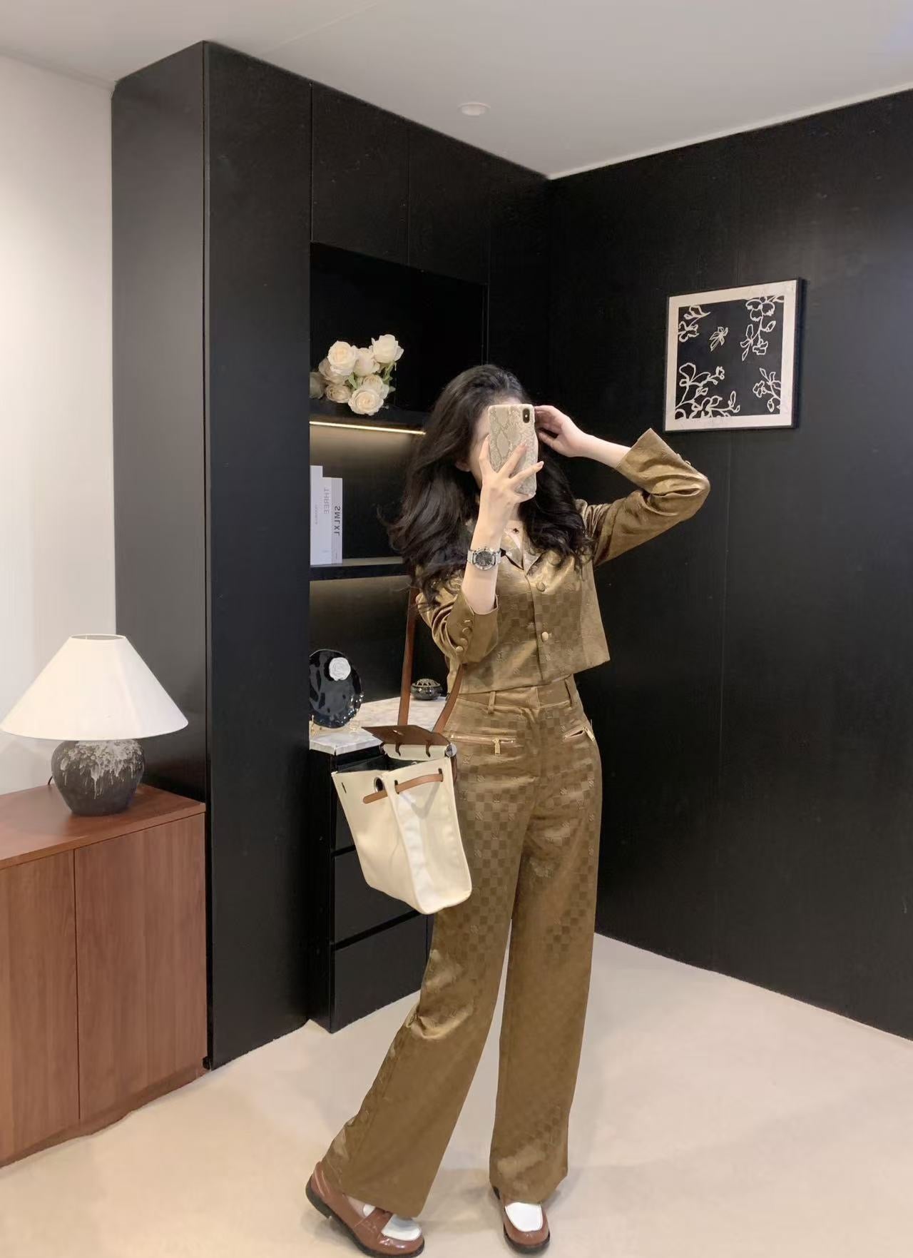 Lv Daily wear Suit ( 2 Colours )