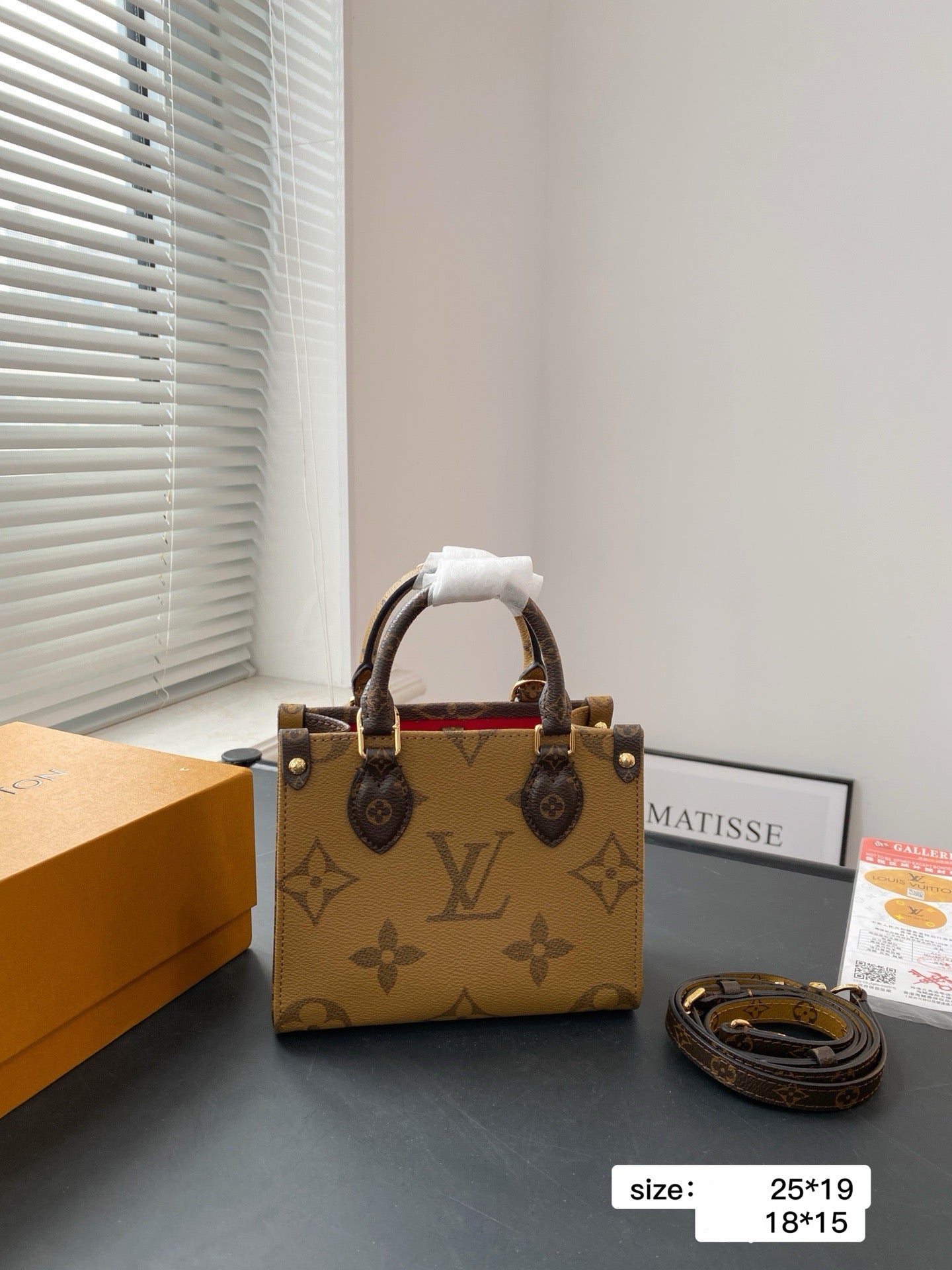Lv Most Famous On the Go Bag ( 2 Sizes )