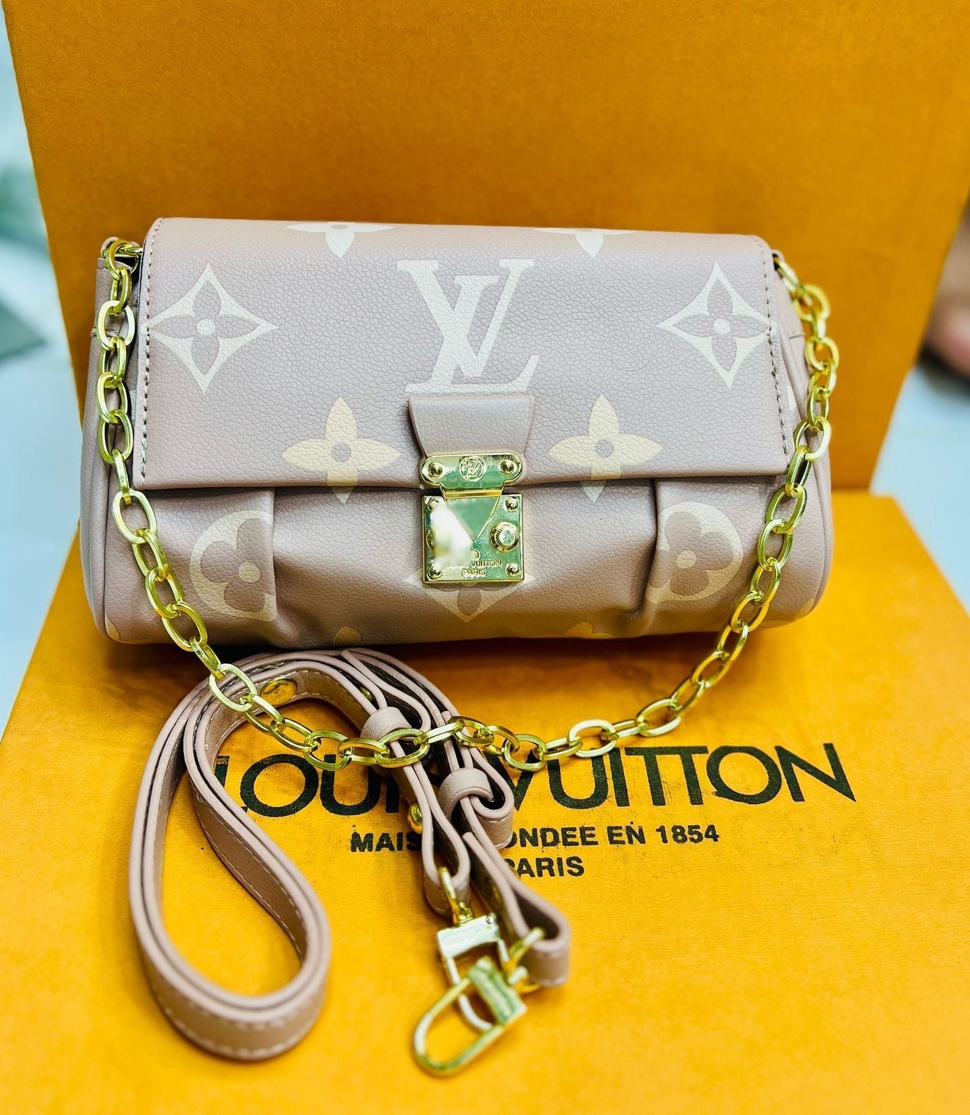 Lv Shoulder Bag ( 5 Shades )