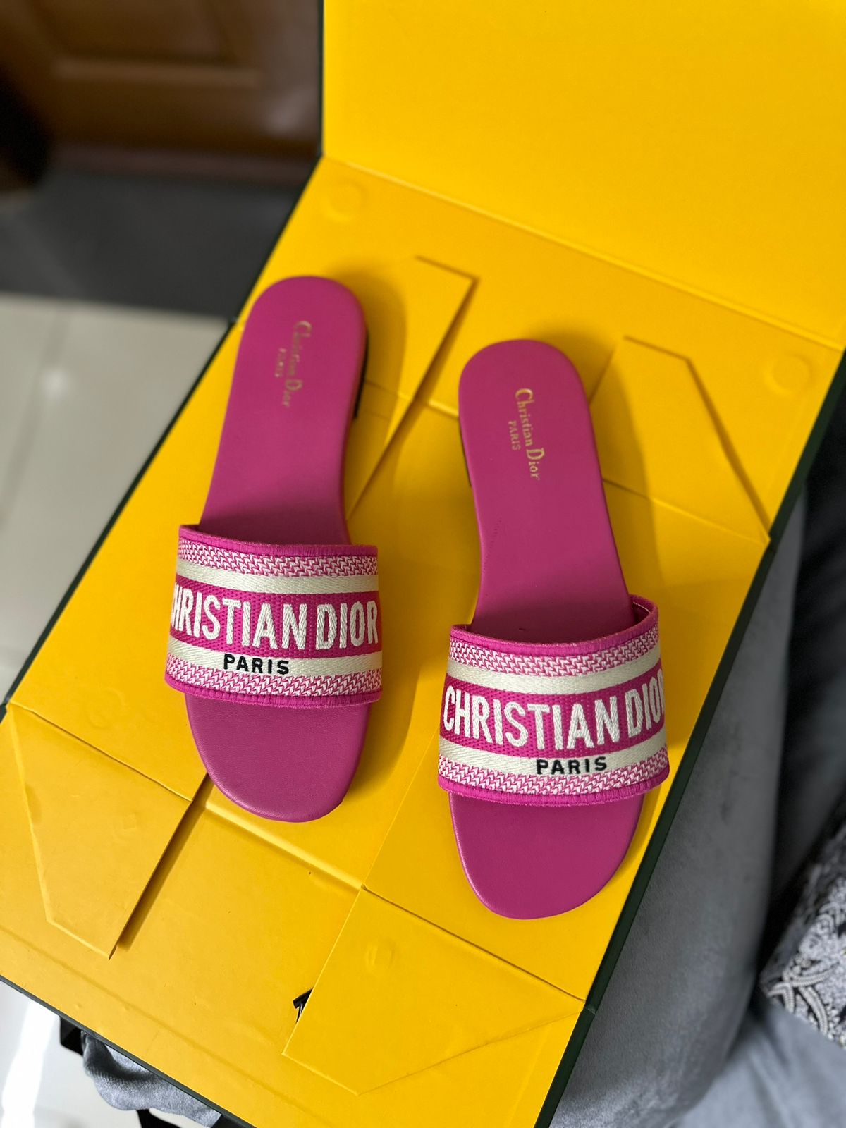 Di*r Embroidery Slide