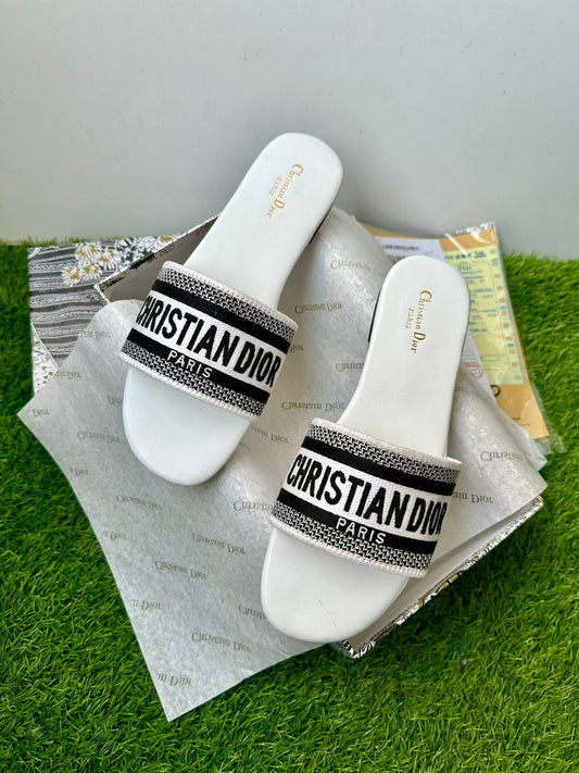 Di*r Embroidery Slide