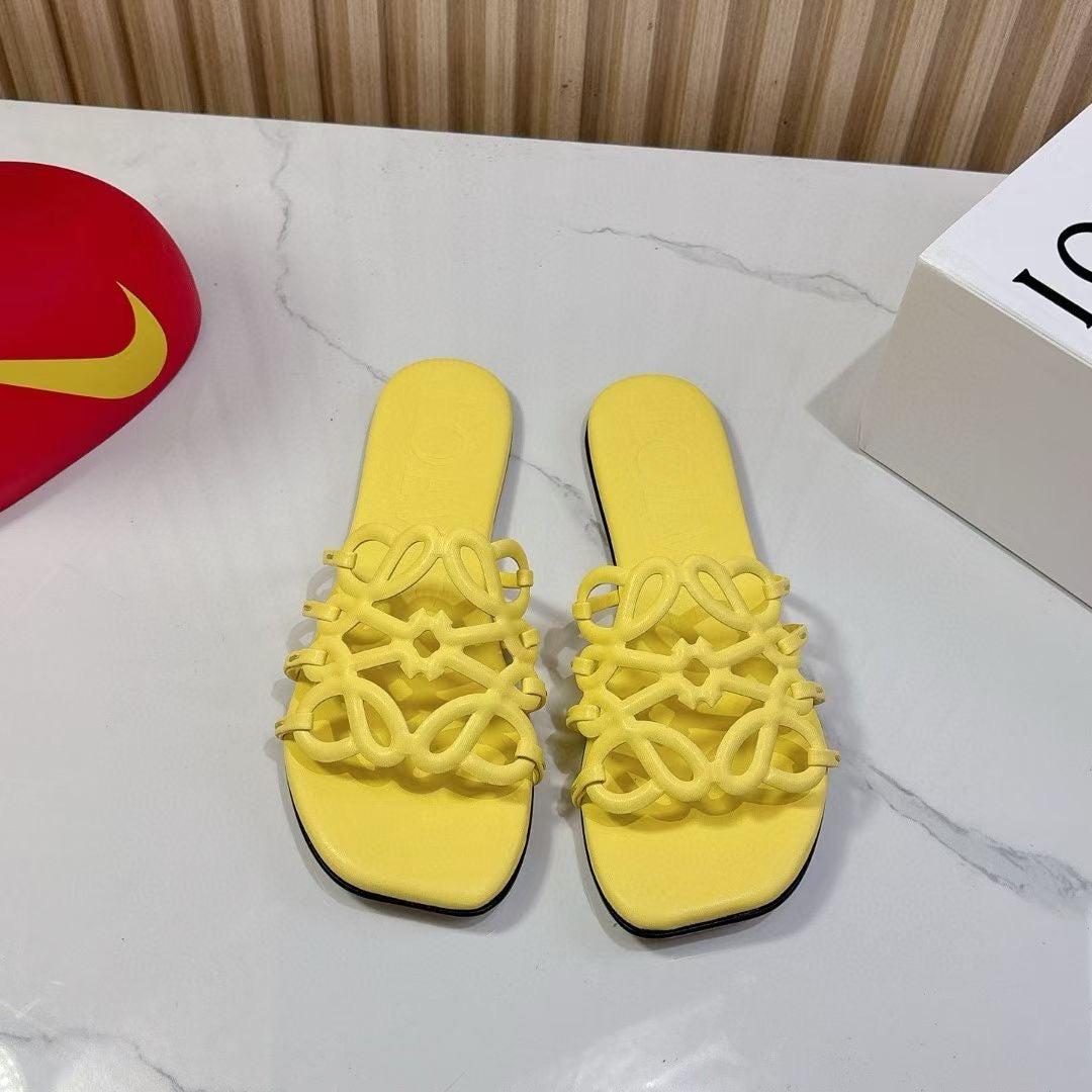 Lo*we Slippers