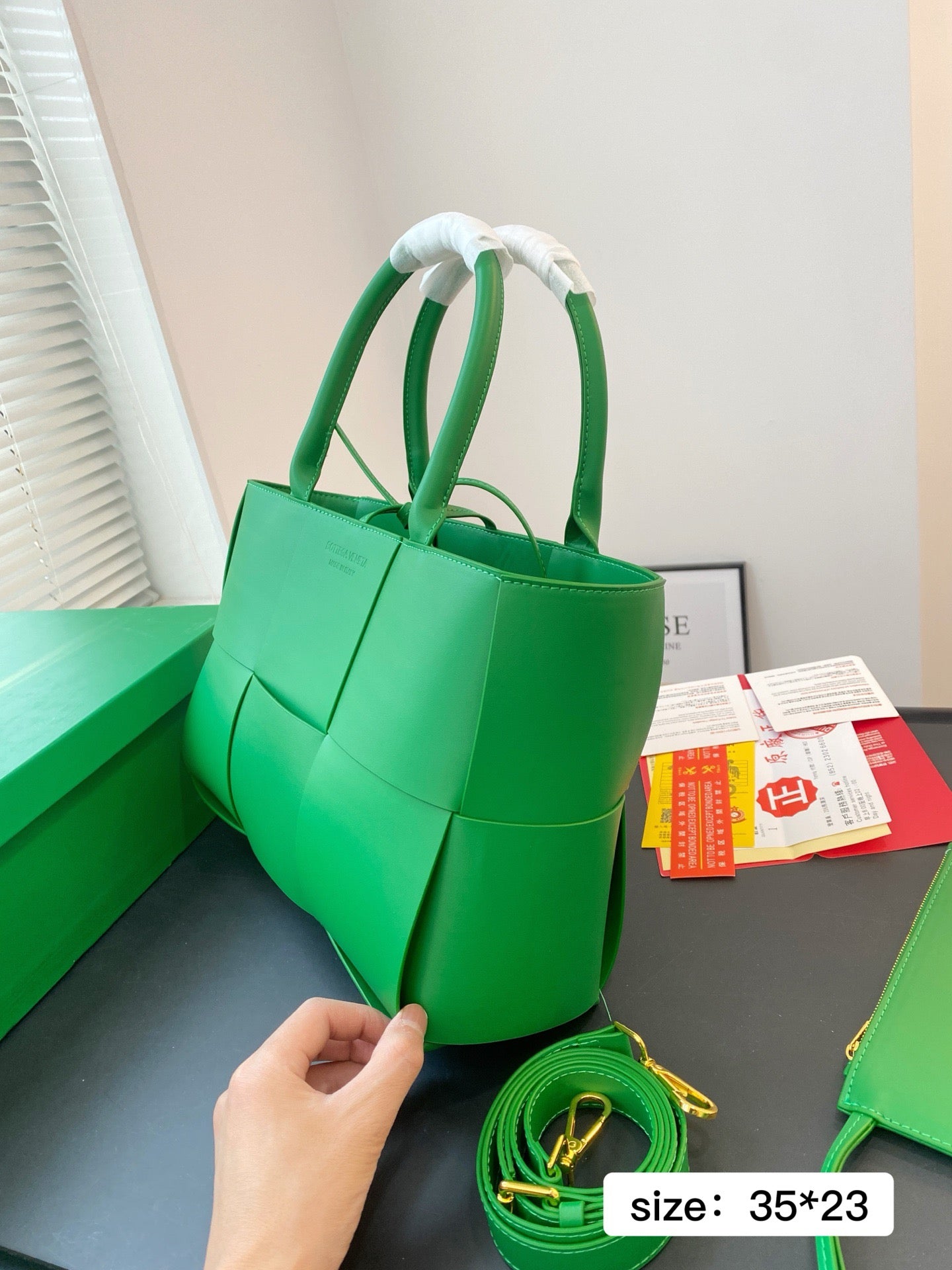 B*ttega Veneta Famous Handbag