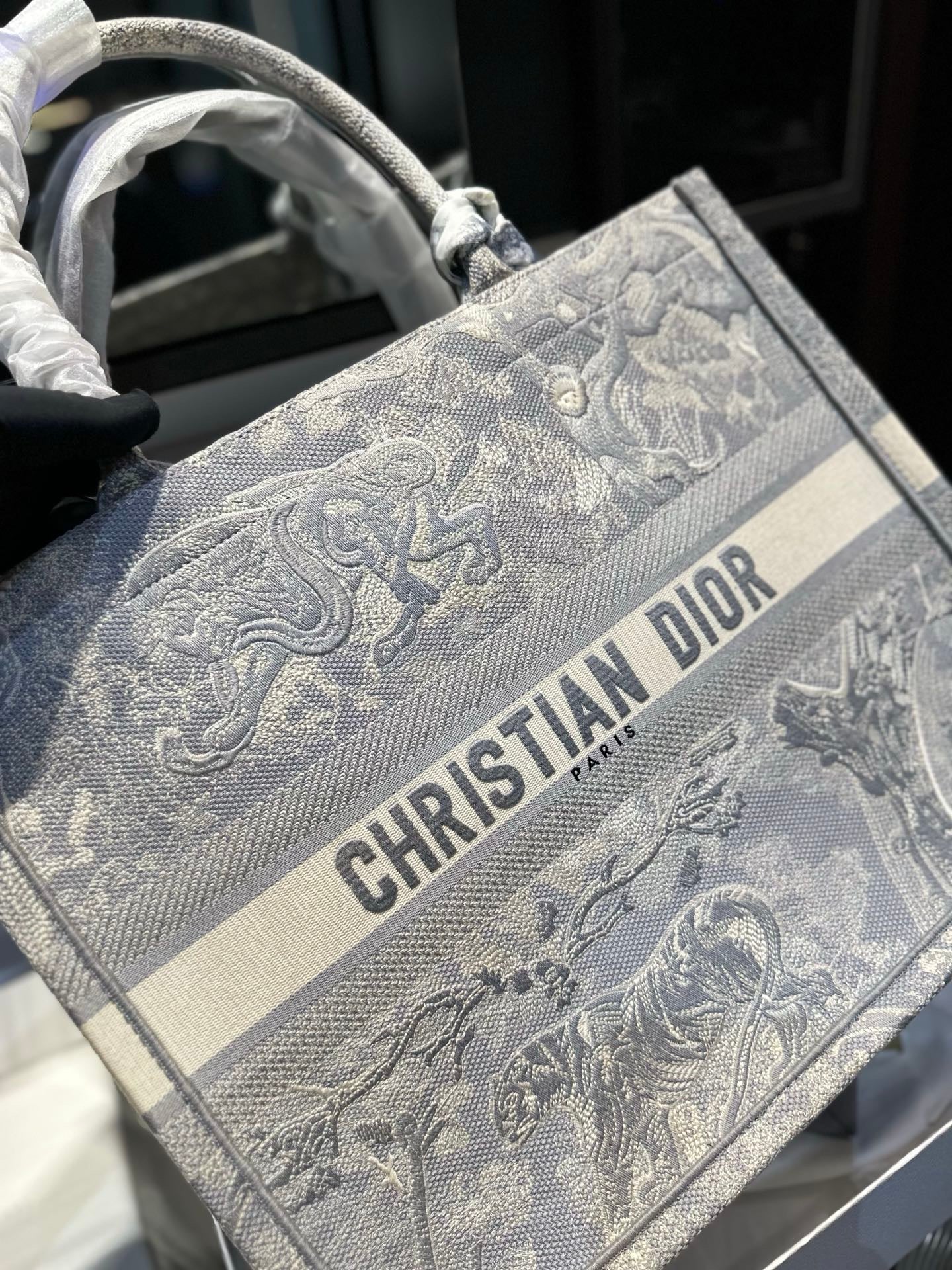 Di*r Embroidery Tote Bag ( 3 Sizes )