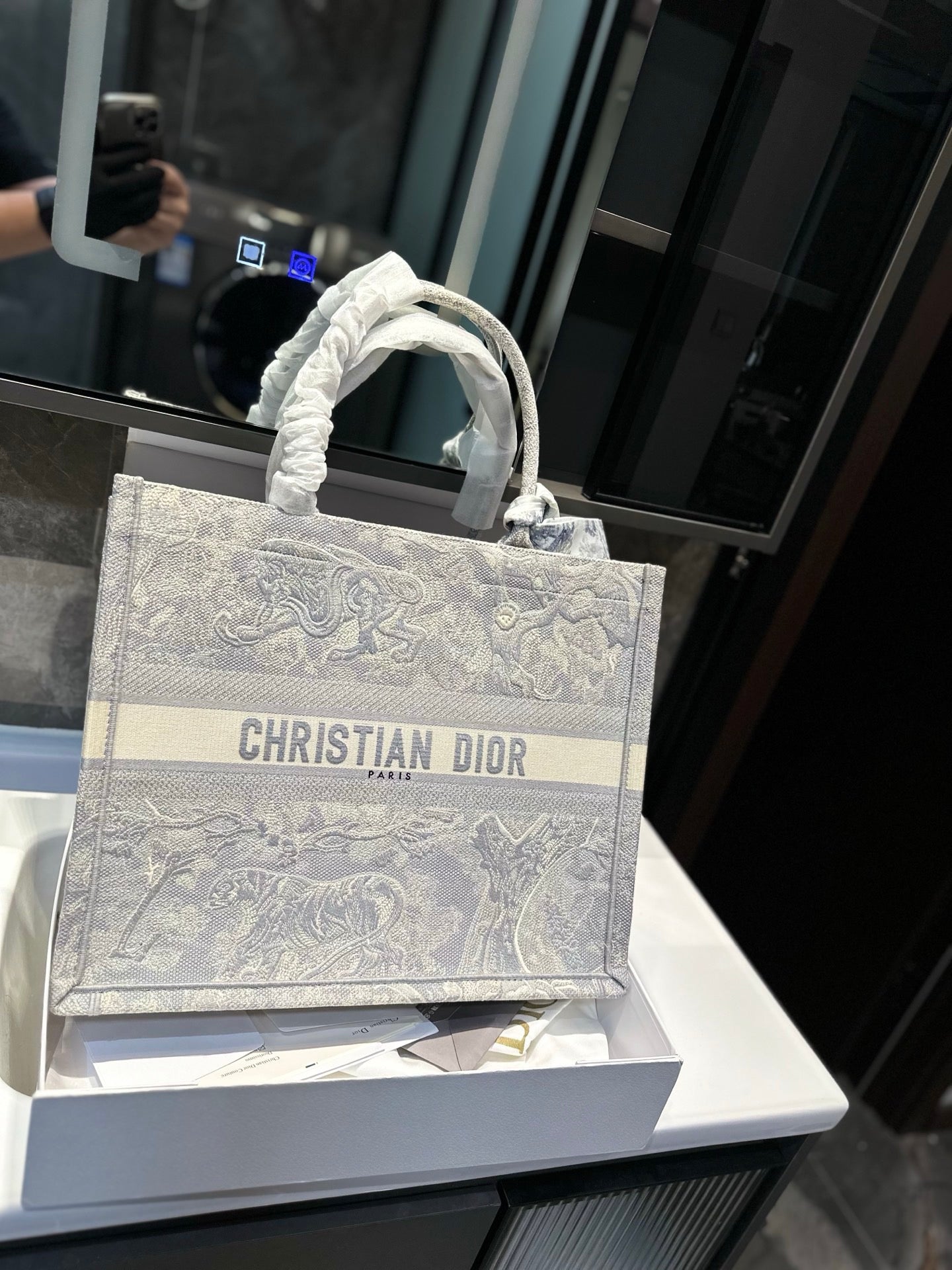 Di*r Embroidery Tote Bag ( 3 Sizes )