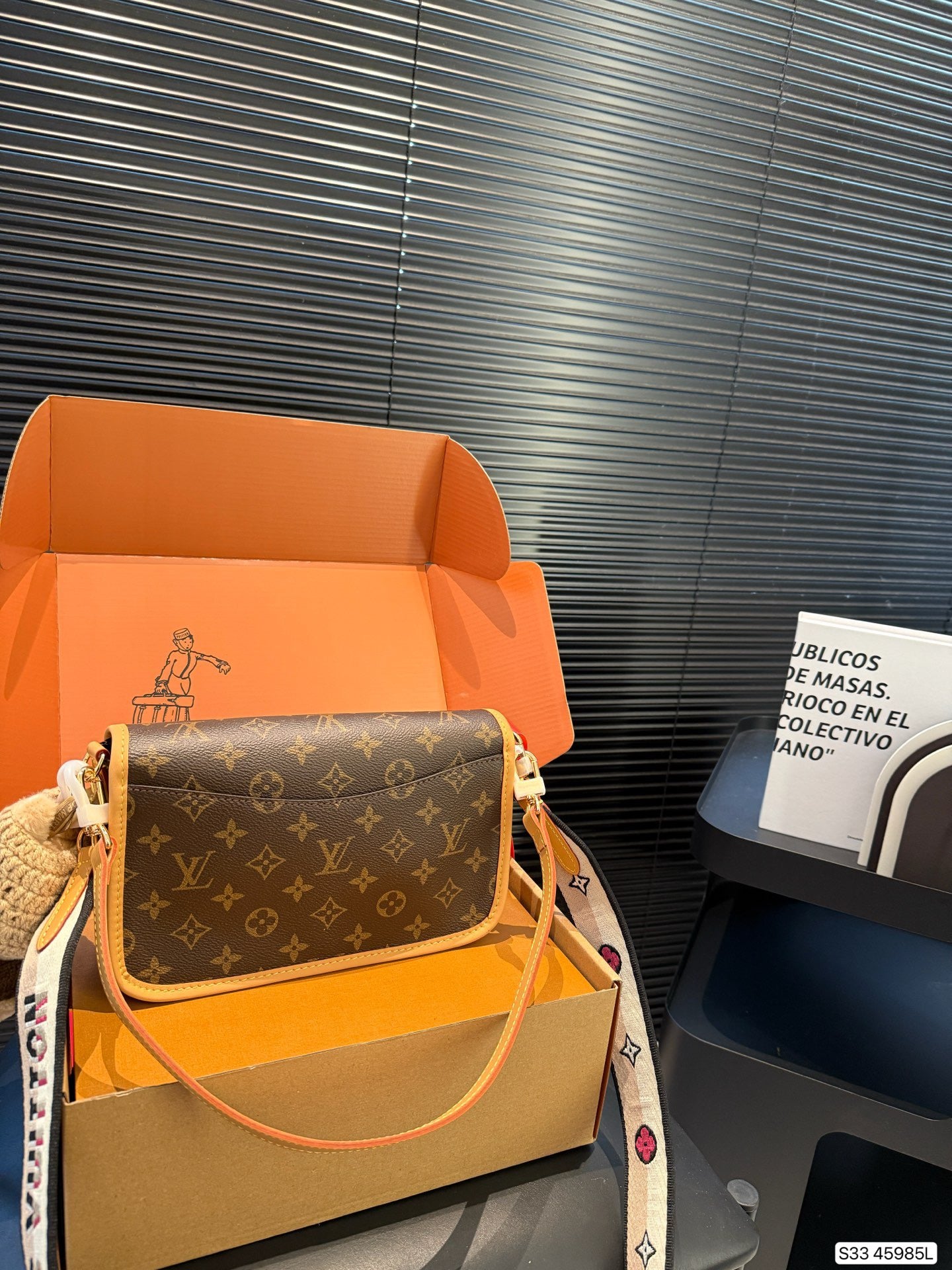 Lv Sidebag