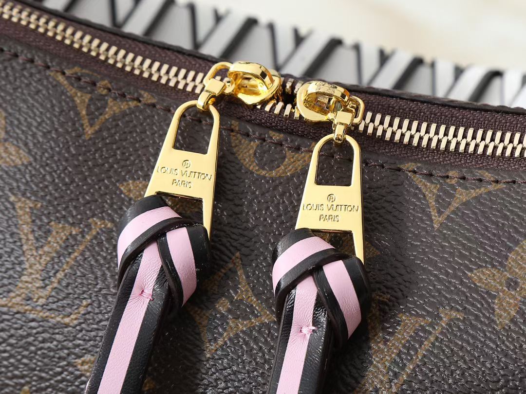 Lv Beaubourg Hobo Bag