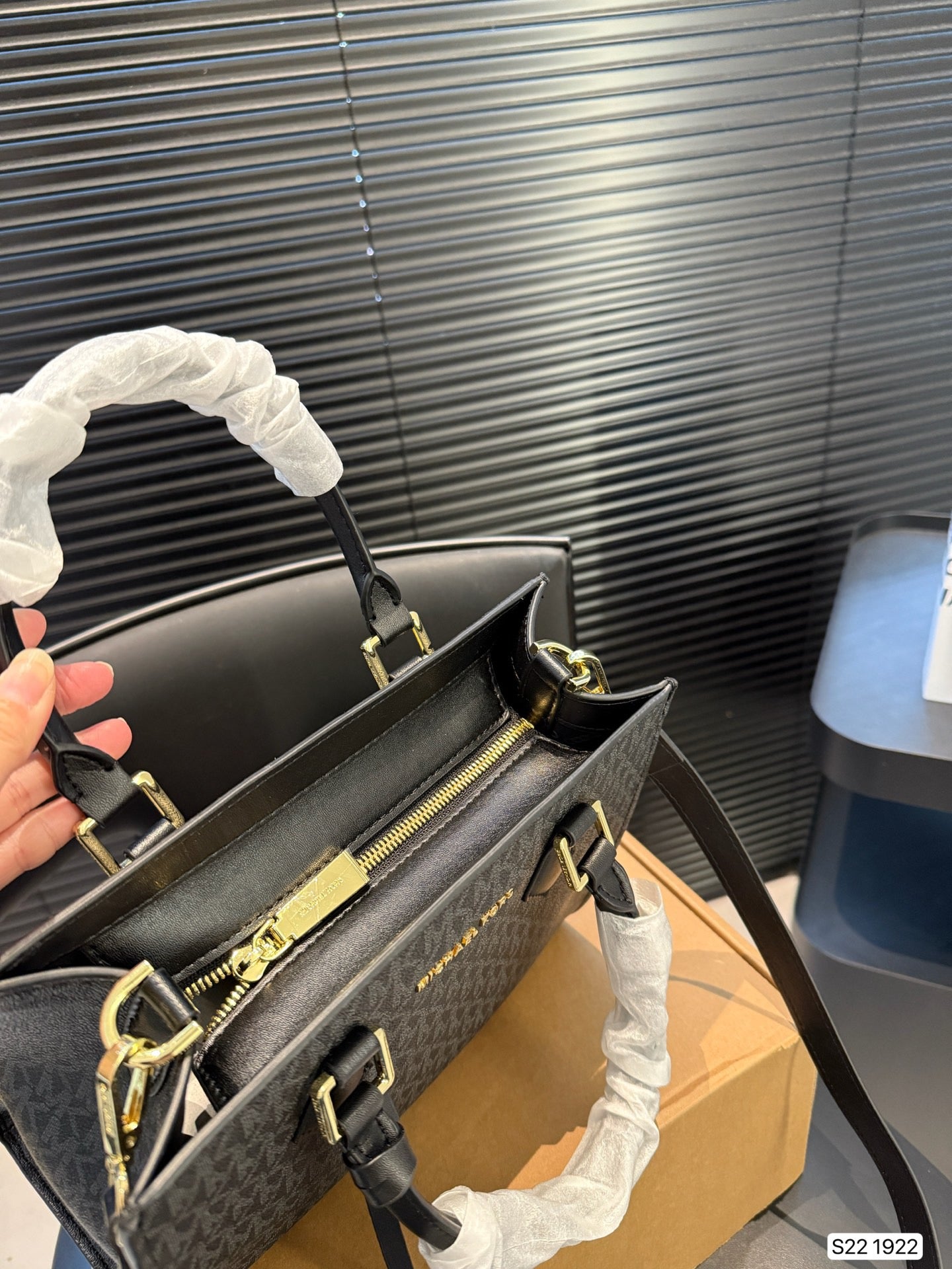 MK Most Demanding Handbags ( 4 Colours )