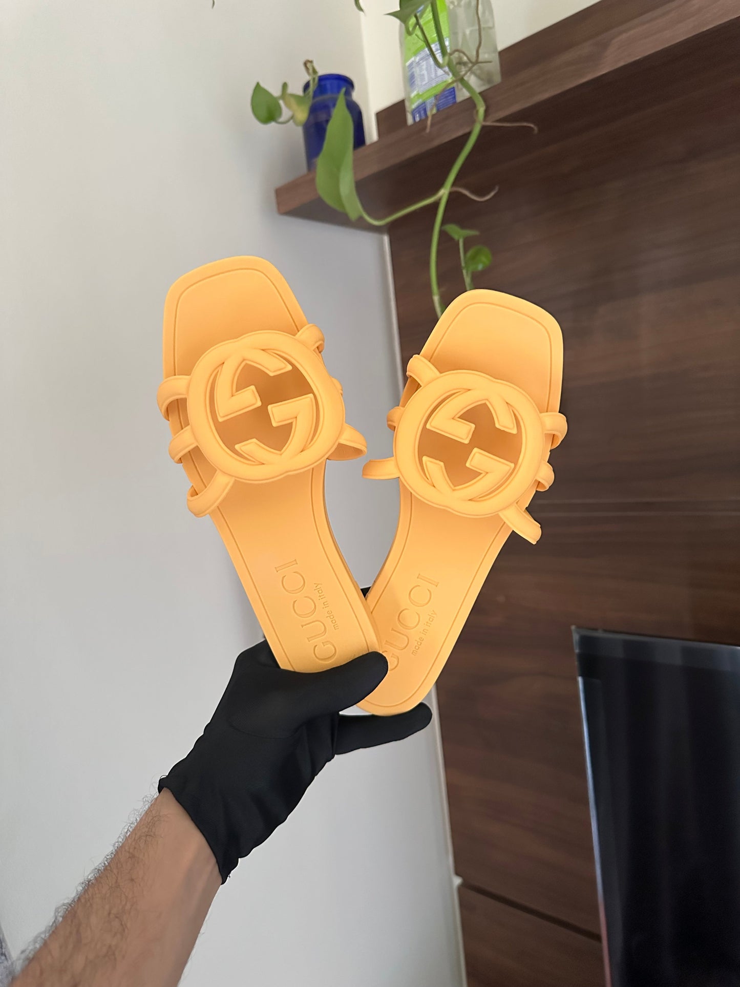 GG Slides Famous Brand