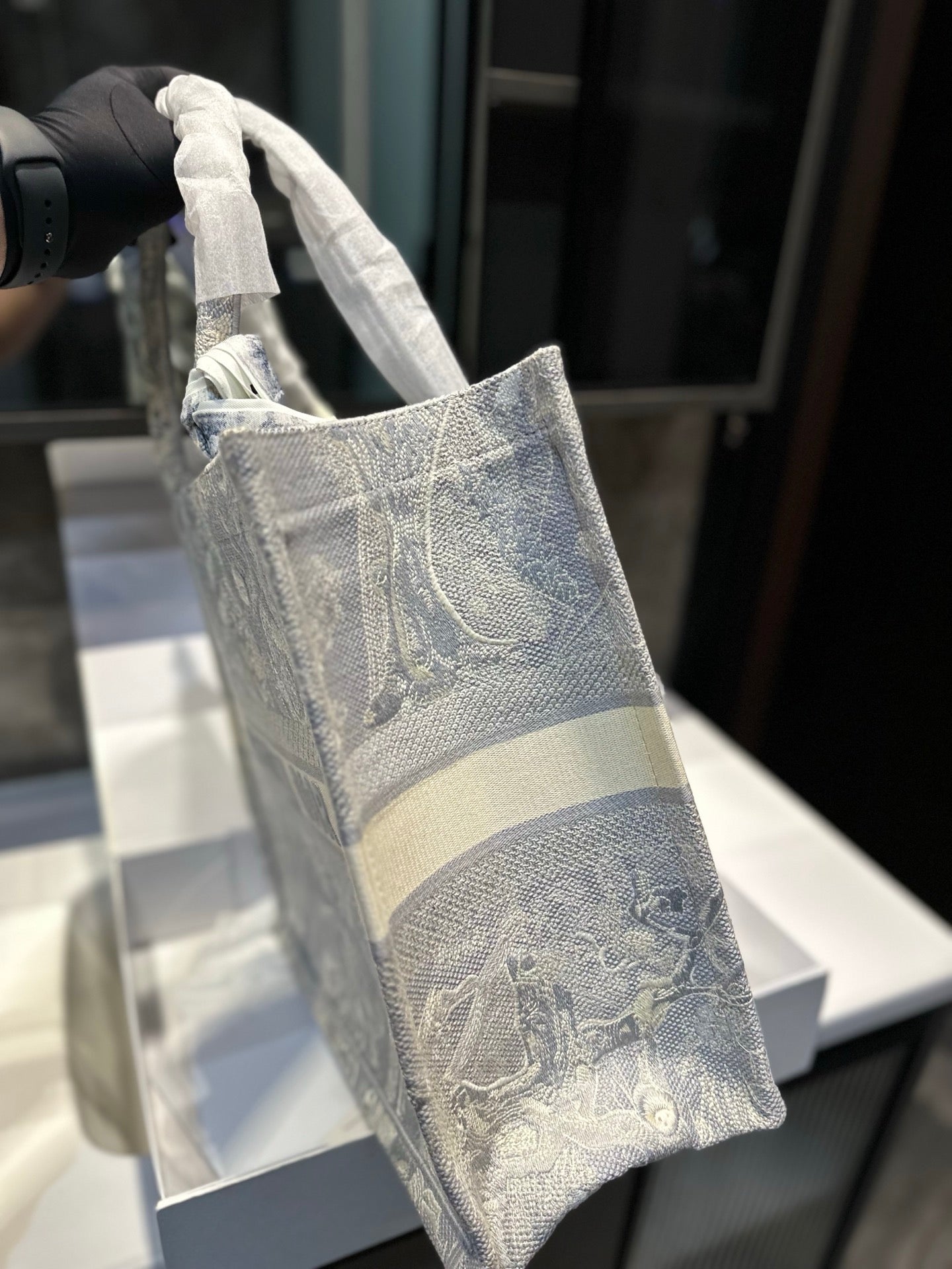 Di*r Embroidery Tote Bag ( 3 Sizes )