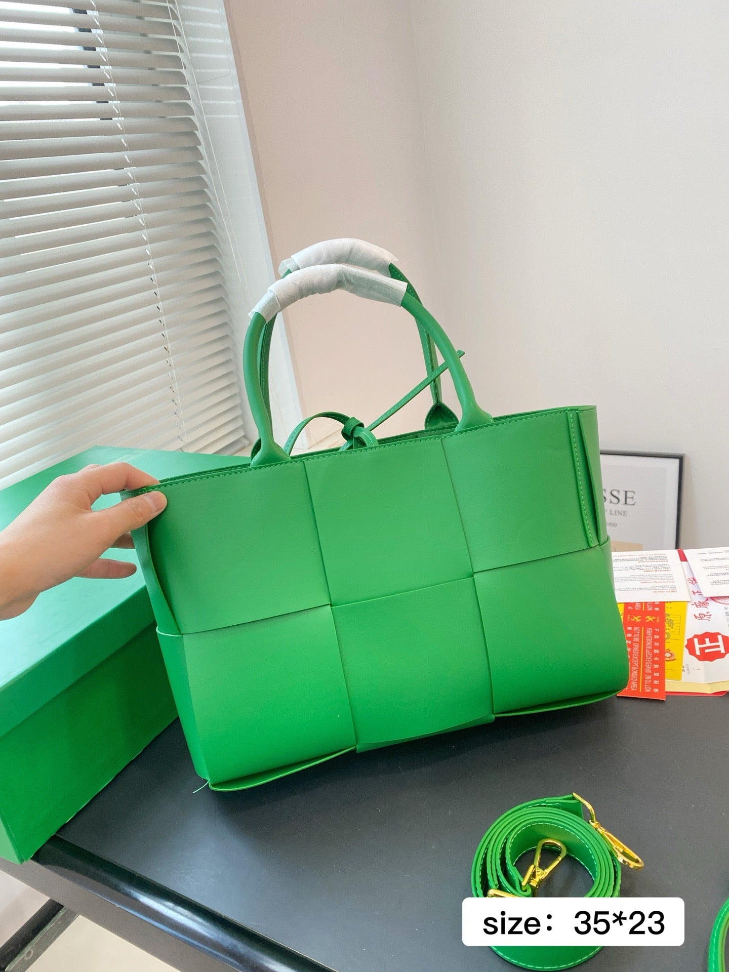 B*ttega Veneta Famous Handbag